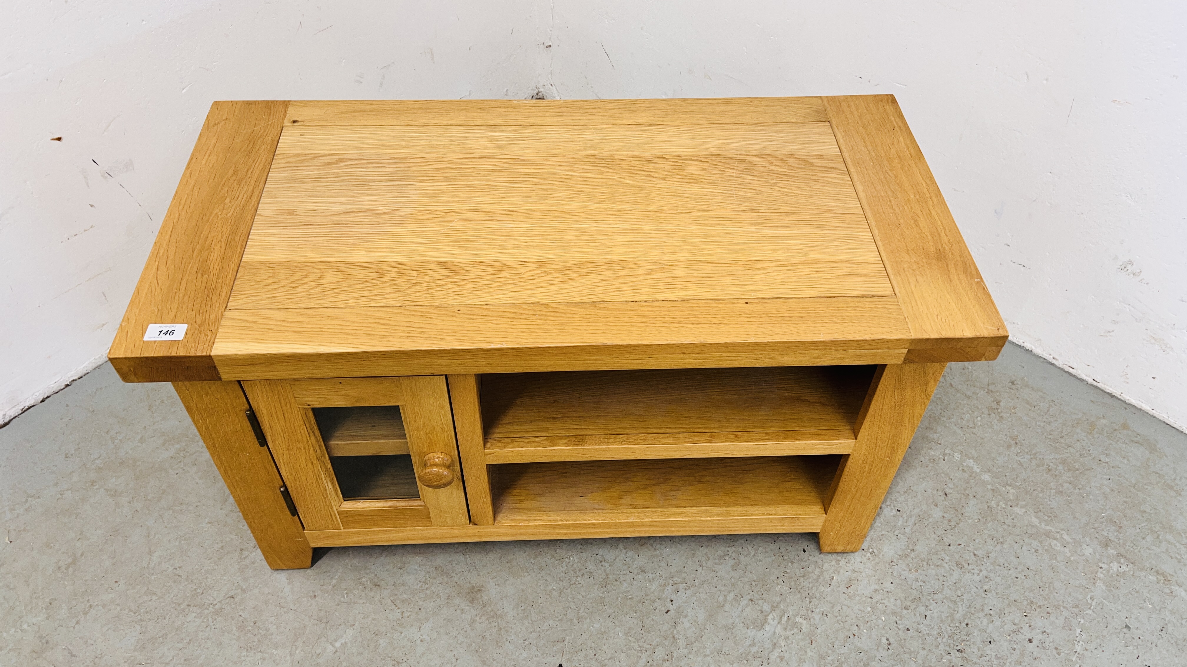 A SOLID LIGHT OAK TELEVISION STAND. - Image 2 of 9