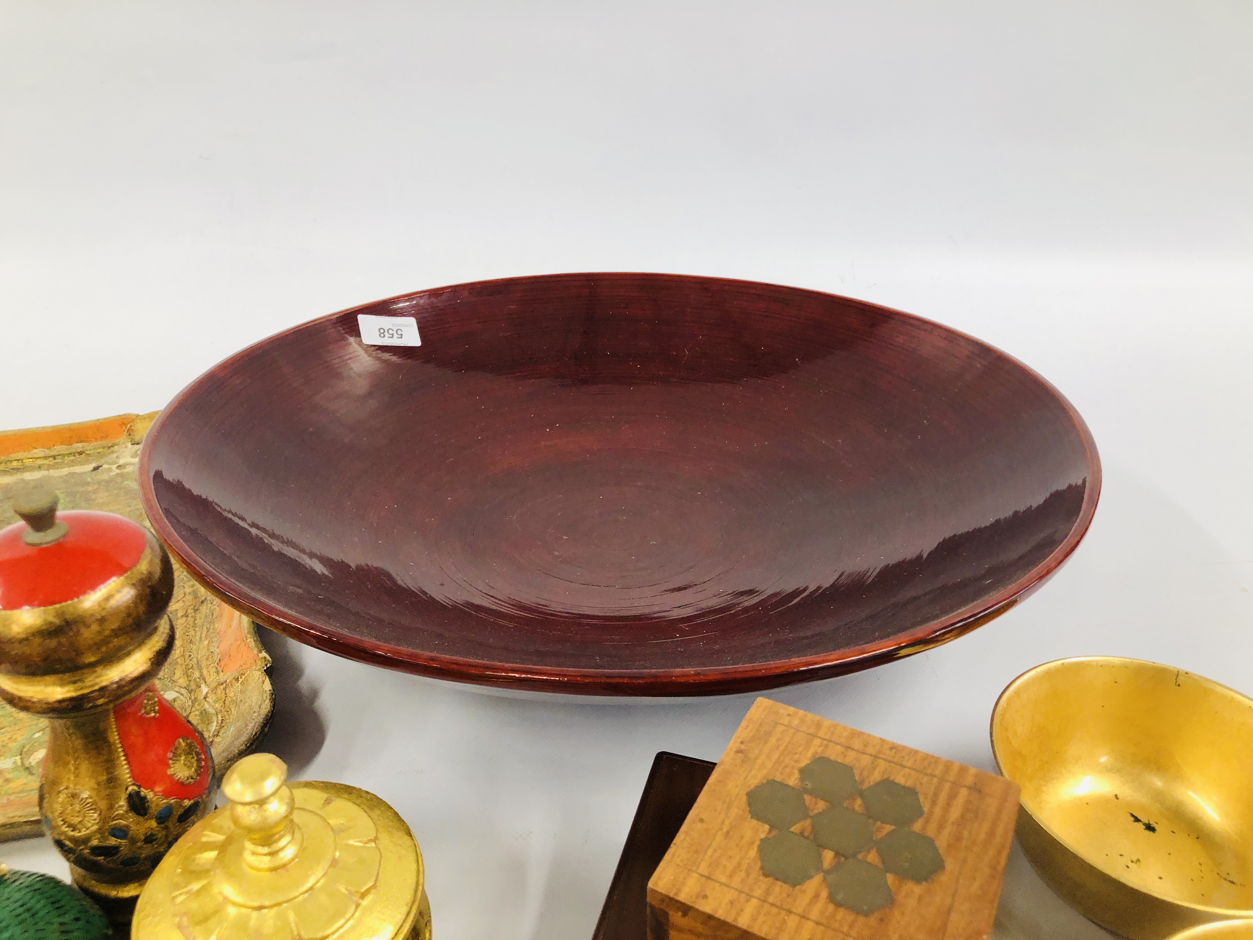 A LARGE LACQUERED BAMBOO DISH ALONG WITH VARIOUS TREEN AND GILT FINISH TRINKET BOXES AND DECORATIVE - Image 4 of 7