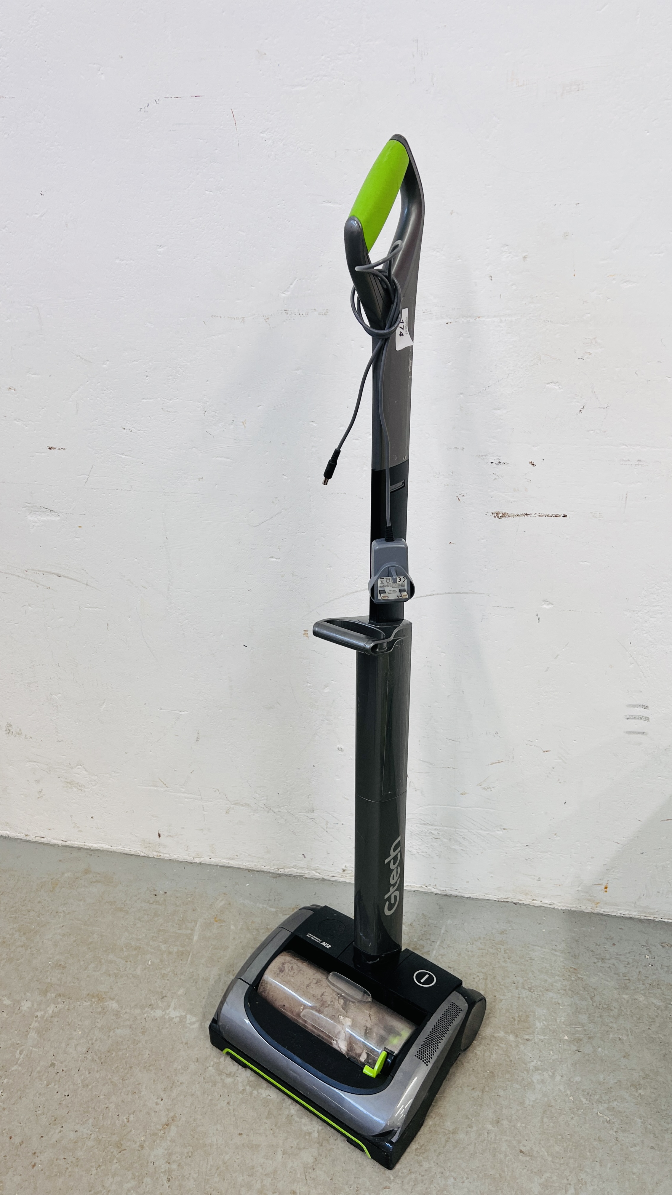 G-TECH CORDLESS AIR RAM VACUUM CLEANER AND CHARGER - SOLD AS SEEN.