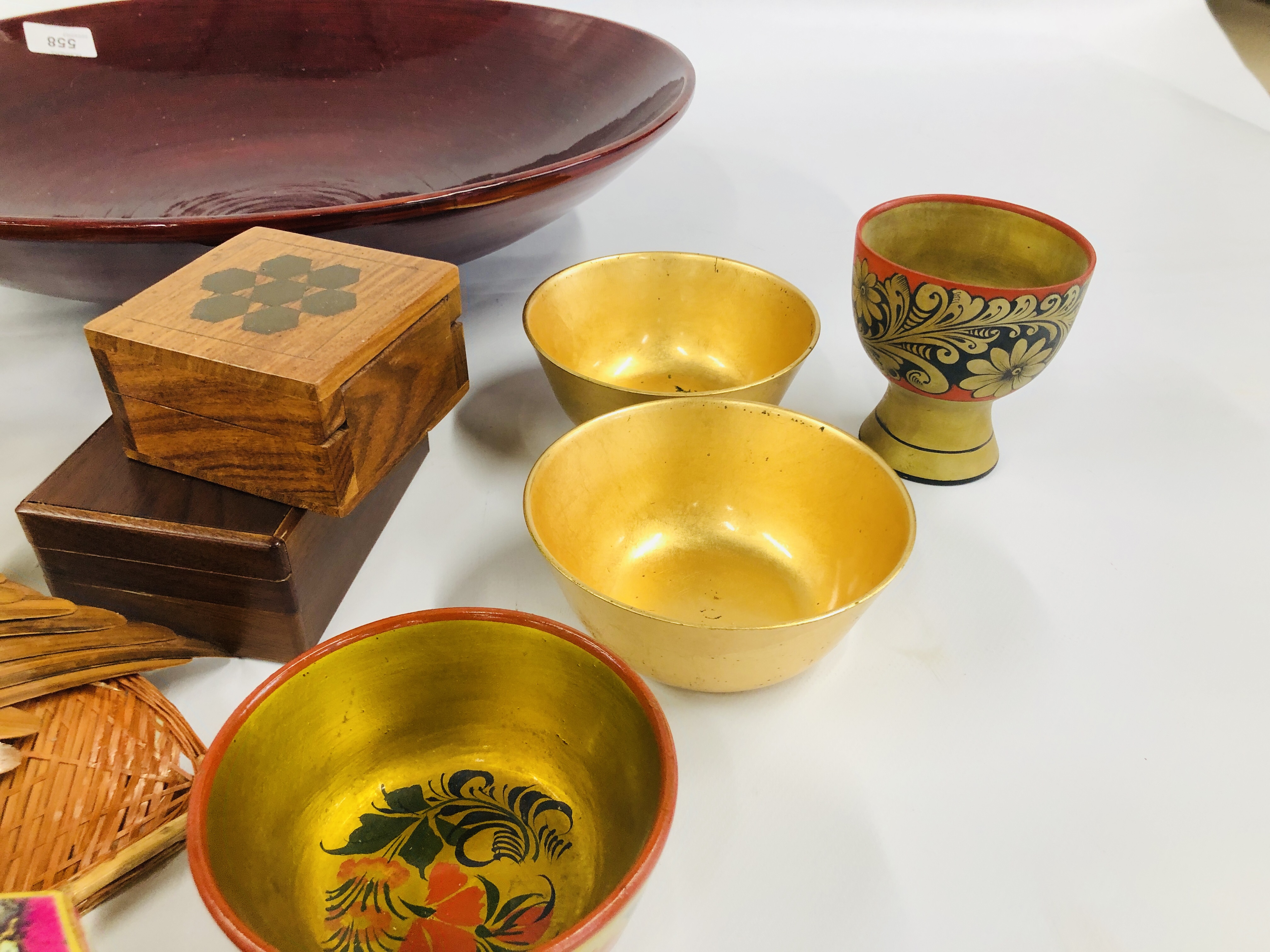 A LARGE LACQUERED BAMBOO DISH ALONG WITH VARIOUS TREEN AND GILT FINISH TRINKET BOXES AND DECORATIVE - Image 7 of 7