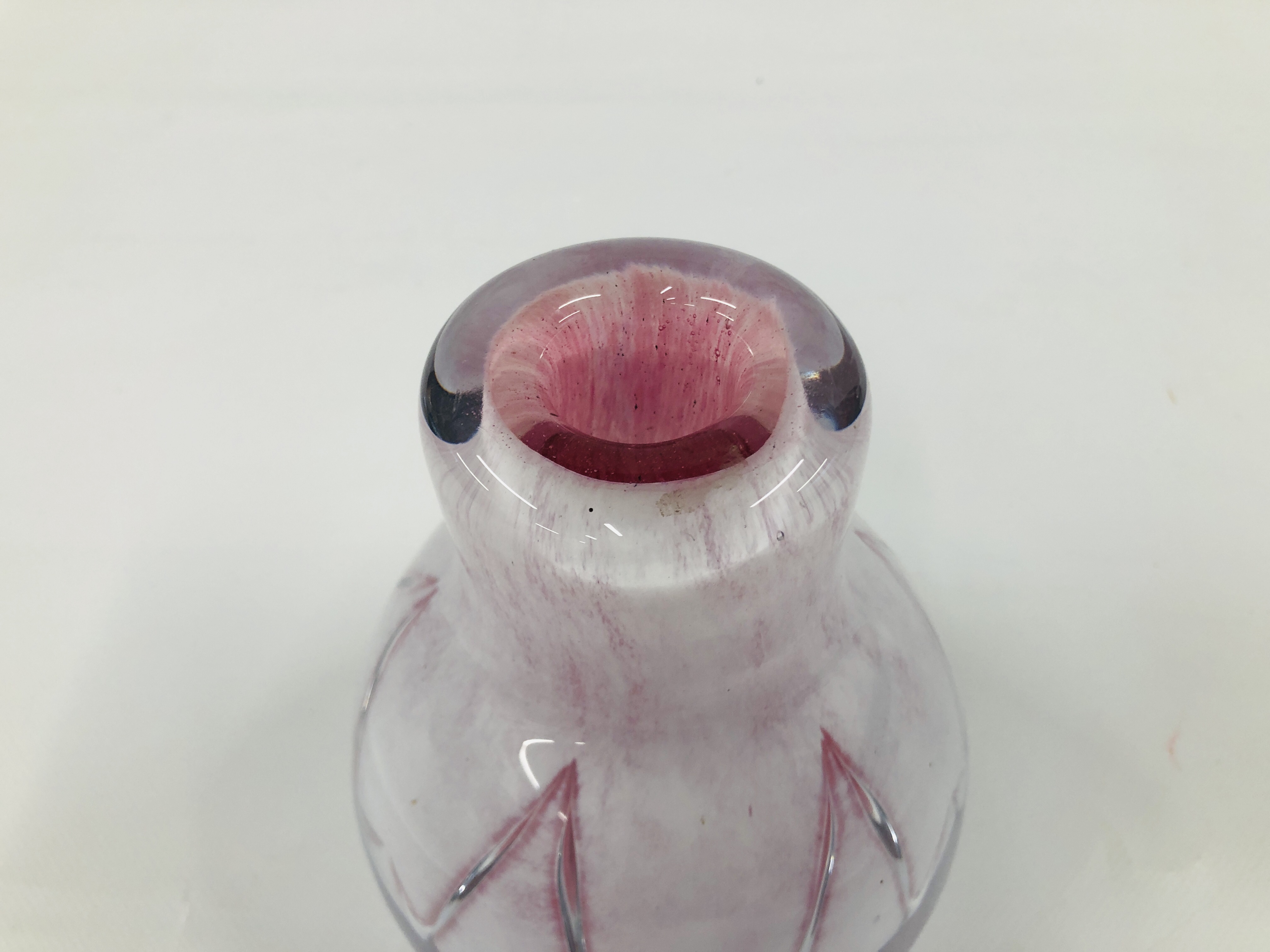 A VASE IN PINK AND CLEAR CRYSTAL OF HIGH NECKED BULBOUS FORM WITH CONTROLLED AIR AND COLOUR - Image 2 of 5