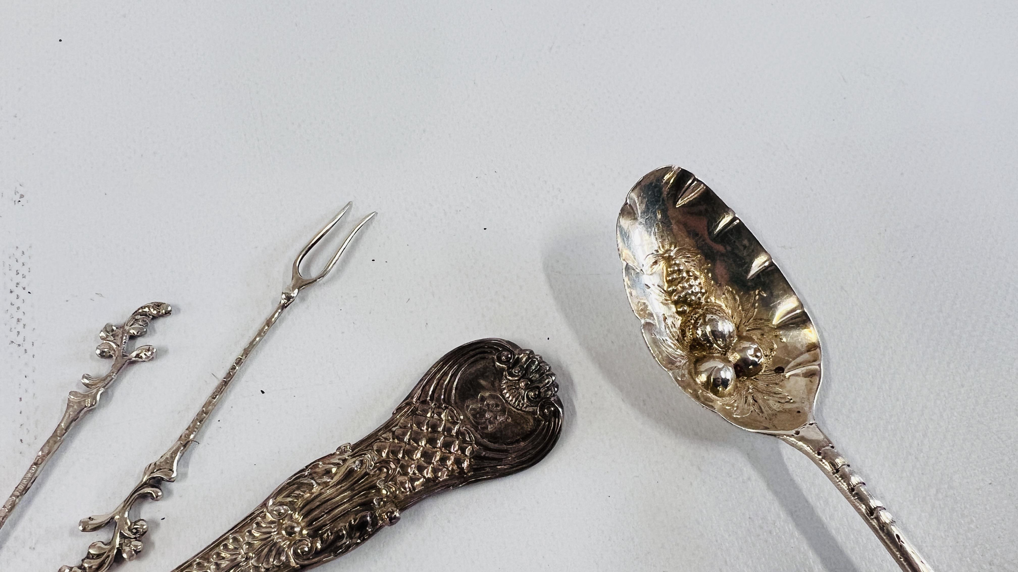 3 VARIOUS SILVER FRUIT SPOONS, GEORGIAN AND LATER, ALONG WITH CAKE KNIFE, SHEFFIELD ASSAY, - Image 5 of 8