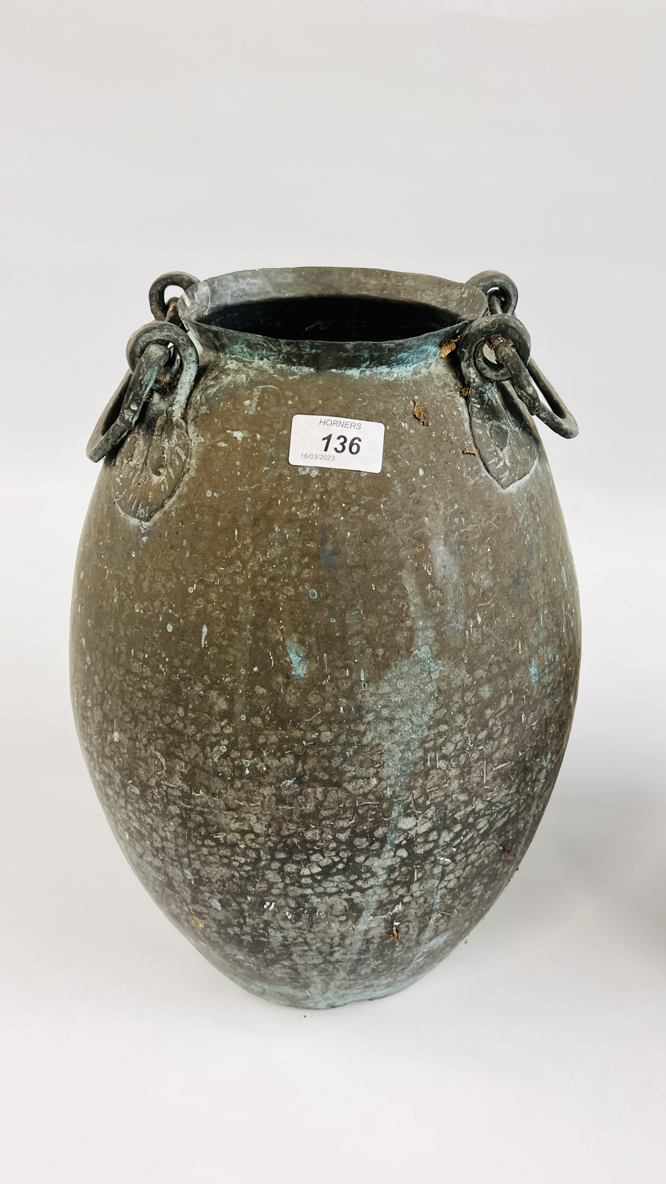 A LARGE MIDDLE EASTERN METAL WARE TWO HANDLED VESSEL H 39CM ALONG WITH A FURTHER EXAMPLE HAVING A - Image 6 of 9