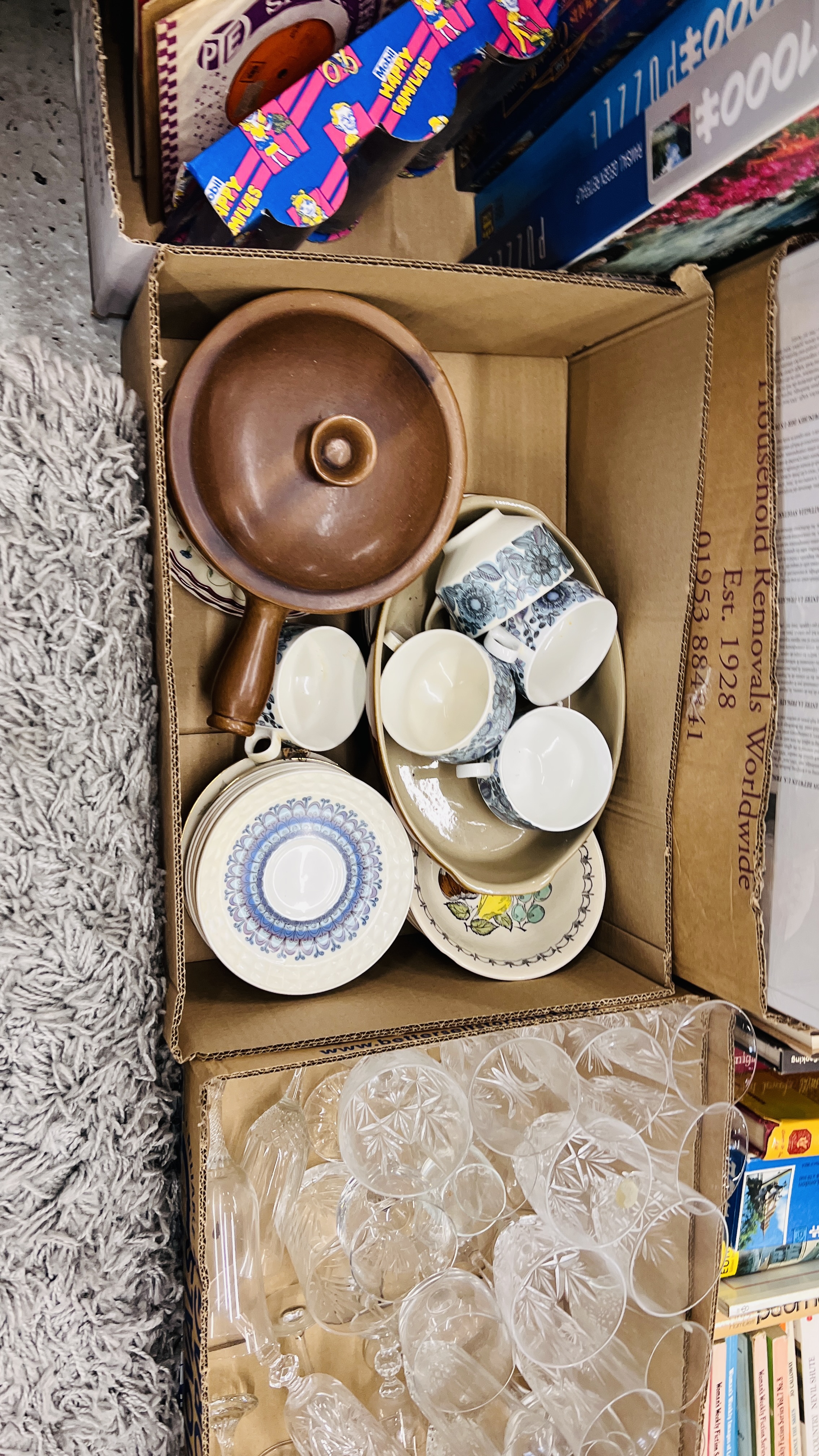 24 BOXES CONTAINING AN ASSORTMENT OF MIXED HOUSEHOLD SUNDRIES AND EFFECTS TO INCLUDE GLASS WARE, - Image 8 of 14
