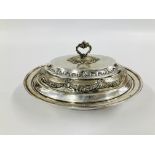 A CONTINENTAL SILVER OVAL TUREEN AND COVER, DECORATED WITH GARLANDS, BASE STAMPED 900, L 30.