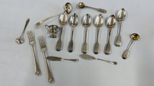 A MINIATURE SILVER TROPHY CUP, 2 SILVER BUTTER KNIVES,