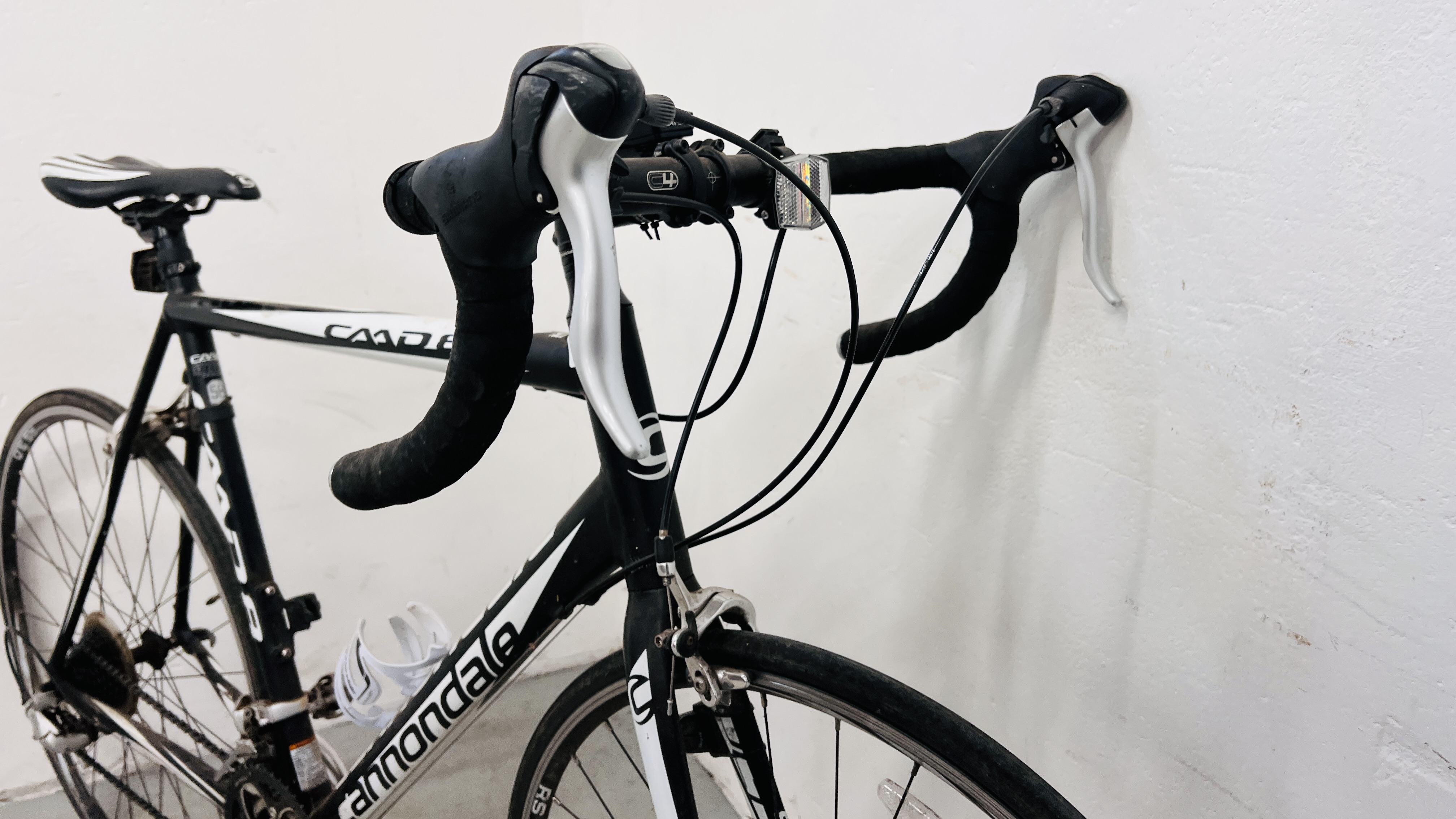 A GENTS CANNONDALE CAAD 8 RACING BIKE. - Image 4 of 11