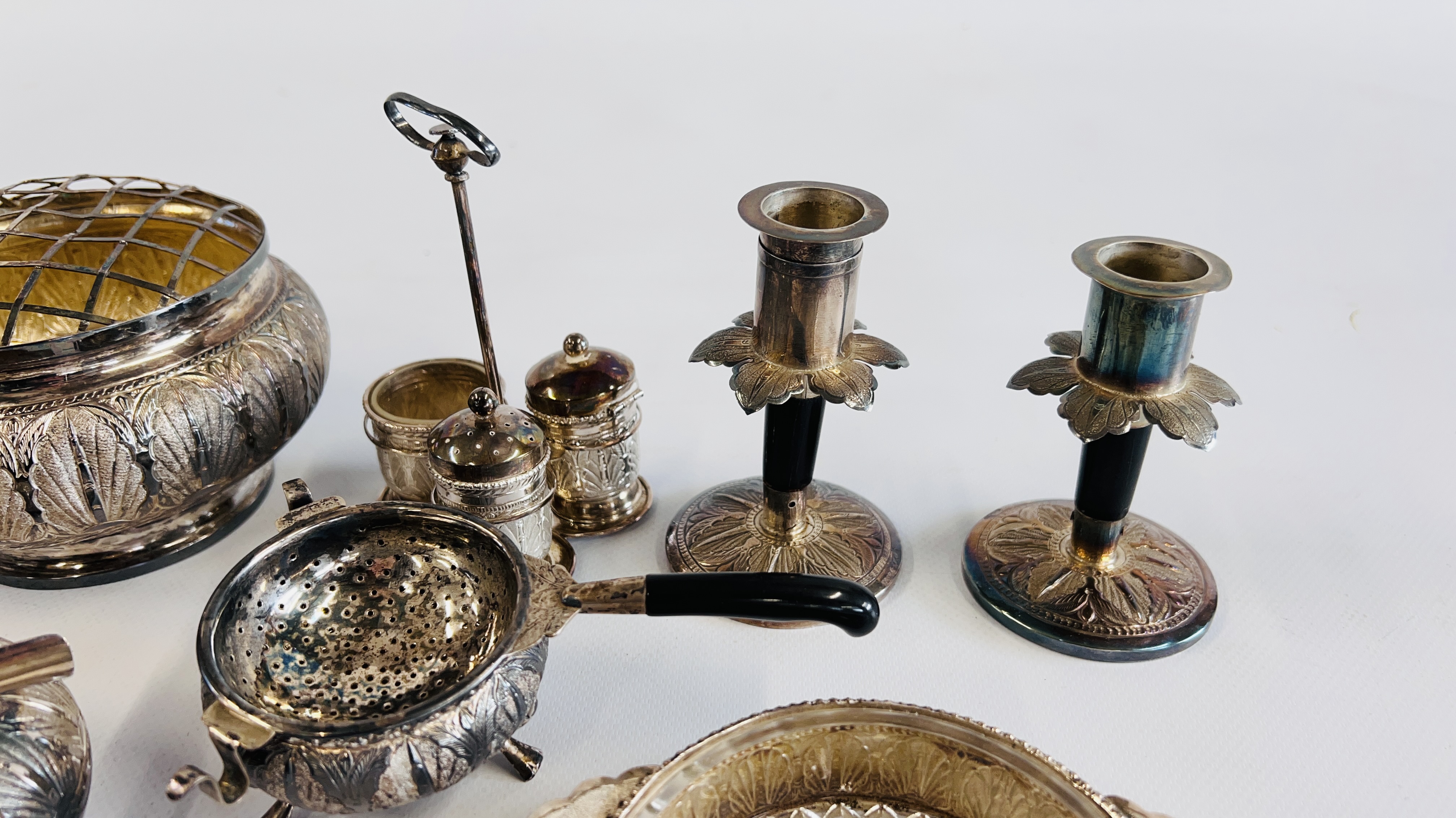 A GROUP OF INDIAN WHITE METAL DECORATIVE WARES ALL WITH MATCHING EMBOSSED DESIGN TO INCLUDE PAIR OF - Image 5 of 7