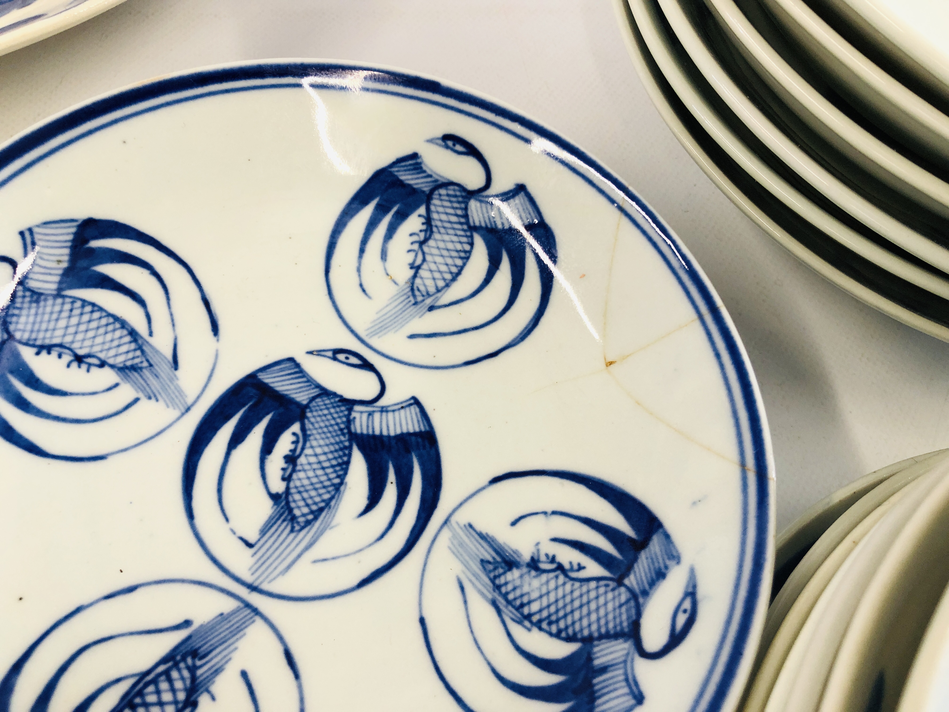 A GROUP OF CHINESE BLUE AND WHITE PLATES AND DISHES DECORATED WITH A FISH SYMBOL ALONG WITH A - Image 6 of 14