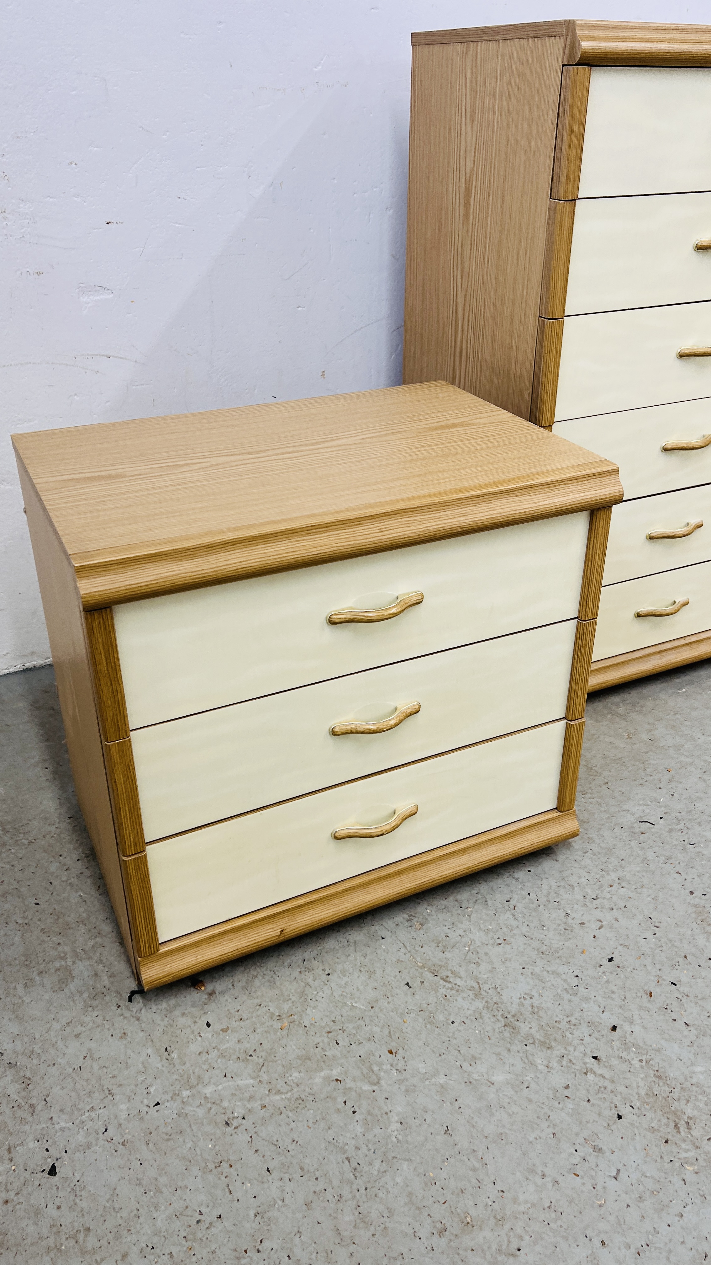 MODERN 6 DRAWER BEDROOM CHEST - W 60CM X D 42CM X H 100CM ALONG WTH A MATCHING BEDSIDE 3 DRAWER - Image 2 of 7