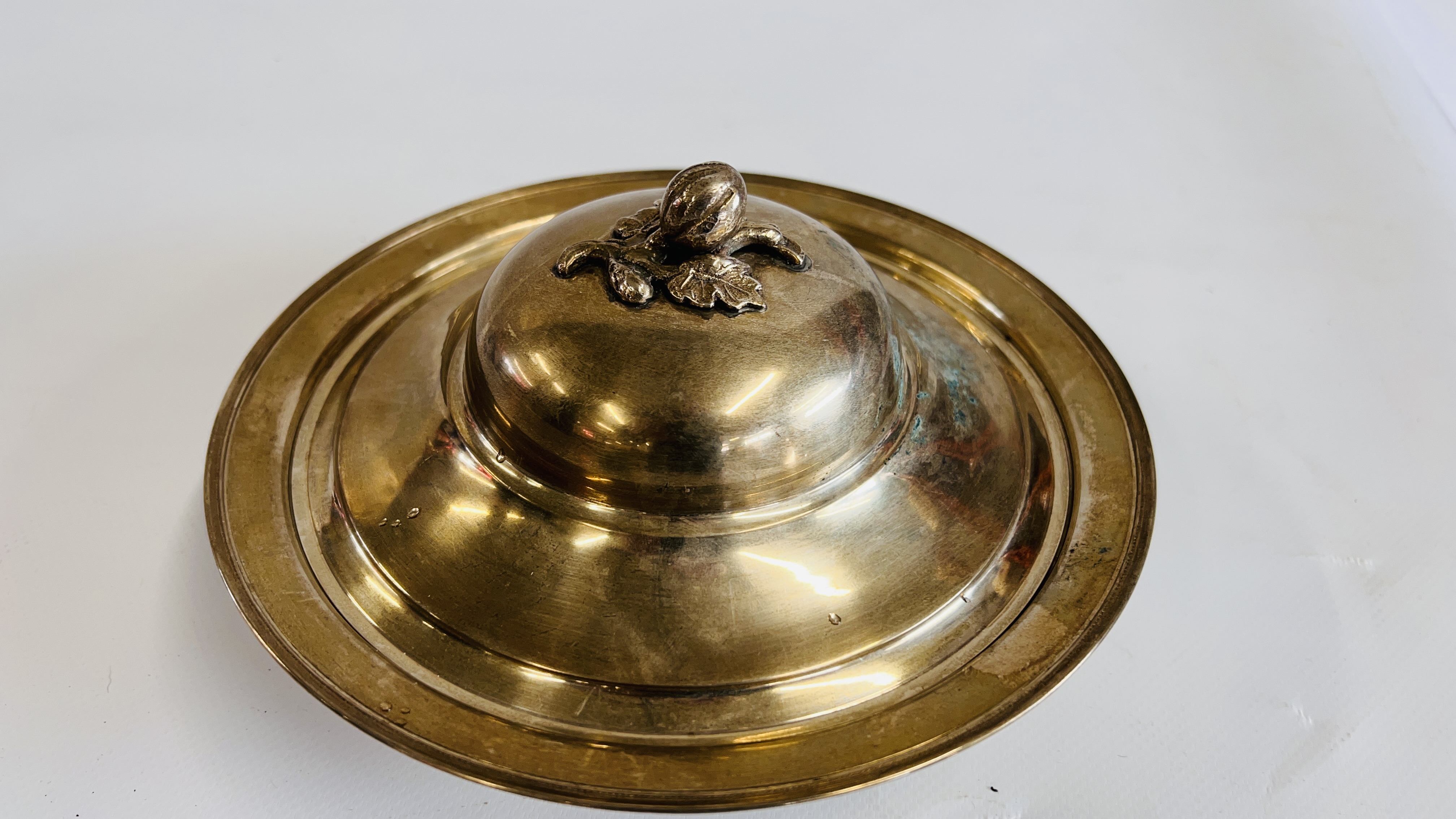 A CONTINENTAL WHITE METAL COVERED DISH MARKED 800, DIA. 19CM X H. 10CM. - Image 3 of 7