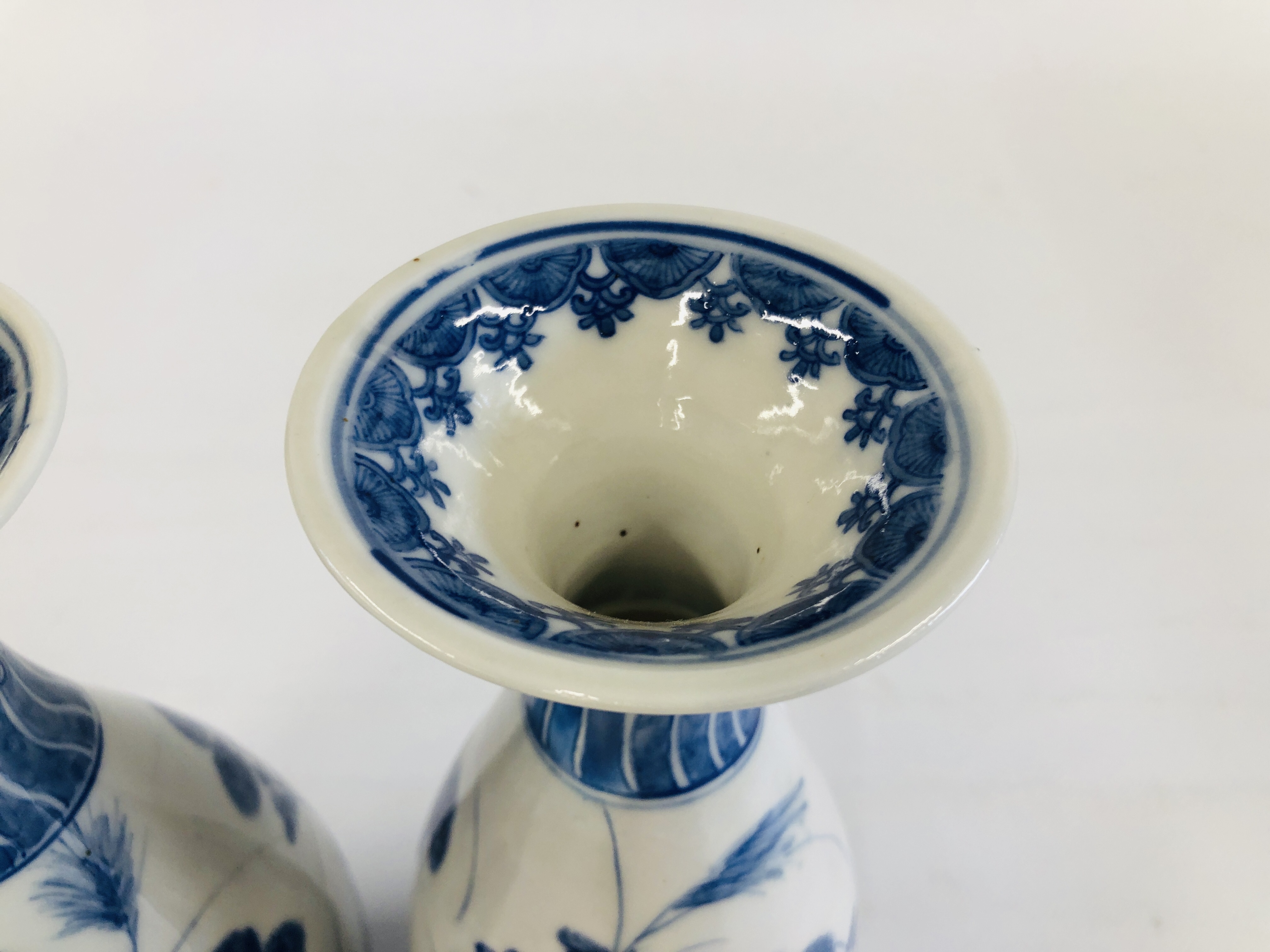 A PAIR OF DECORATIVE BLUE AND WHITE ORIENTAL VASES DEPICTING A PREGNANT WOMAN SEATED AMONGST THE - Image 2 of 13