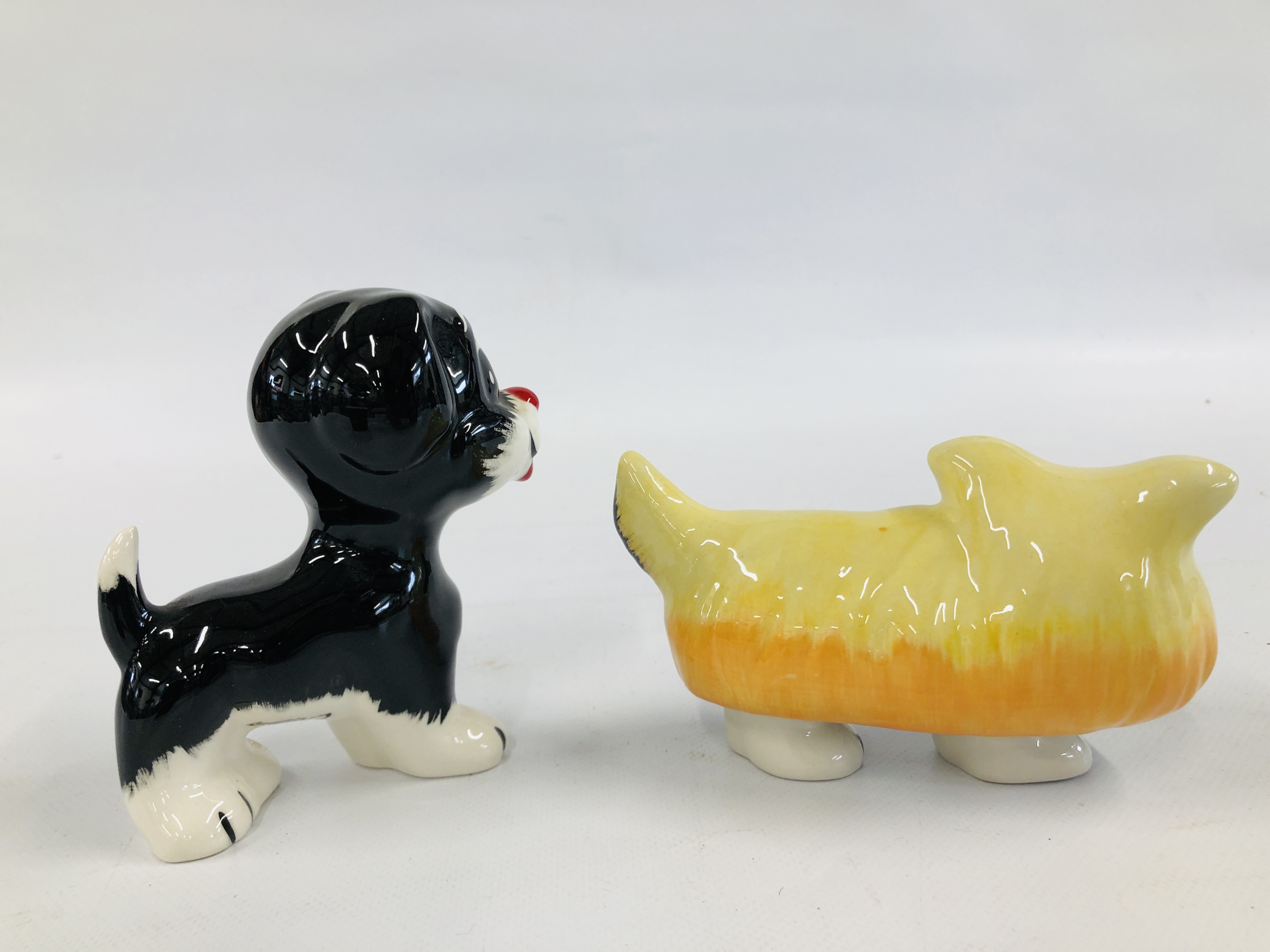 TWO LORNA BAILEY DOGS TO INCLUDE BENGO (H 12CM) AND DOOGLE HEIGHT (8CM). - Image 4 of 5