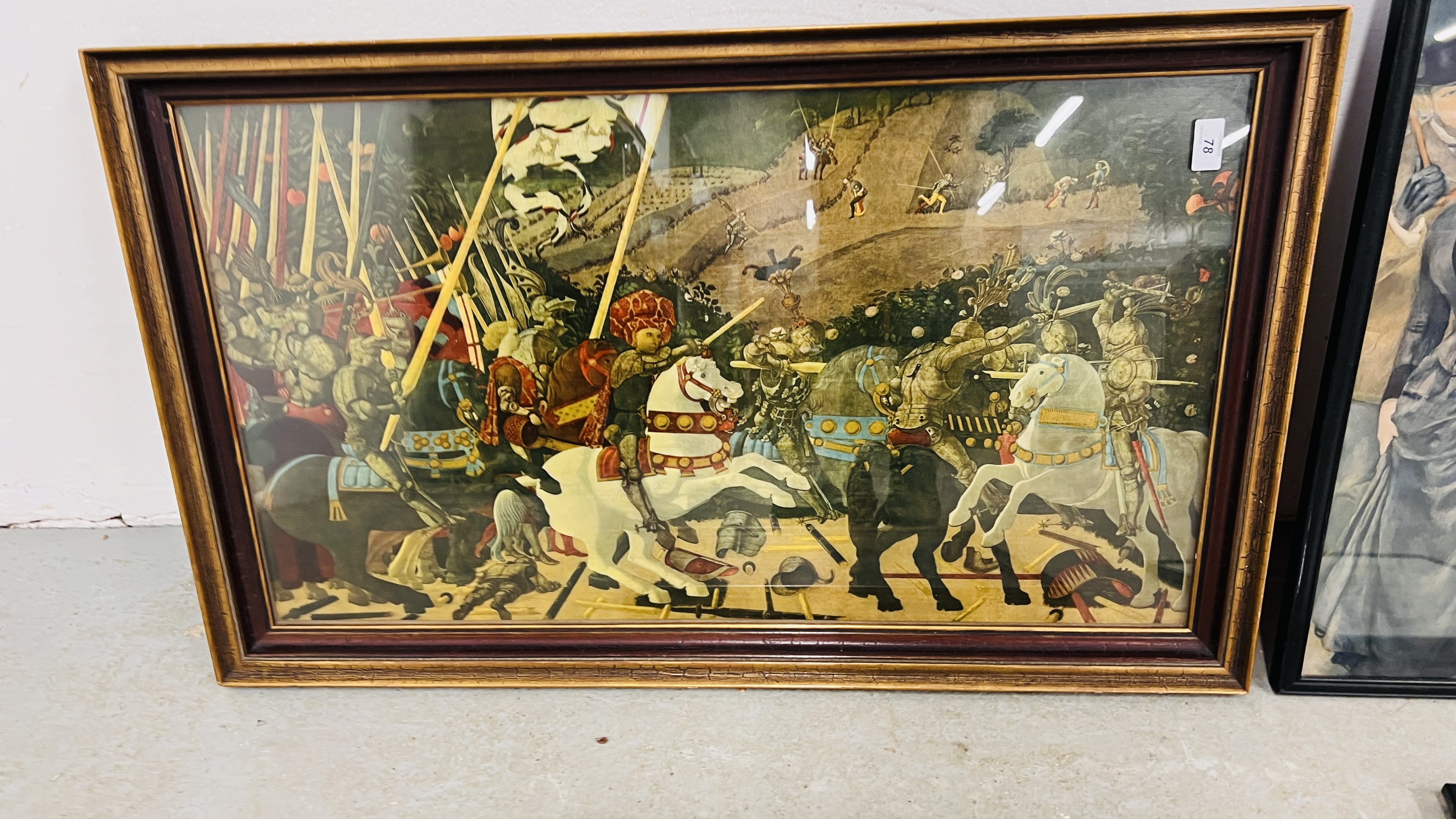 A GROUP OF FRAMED PICTURES AND PRINTS TO INCLUDE A BATTLE SCENE, CLASSICAL SCENE, - Image 2 of 6