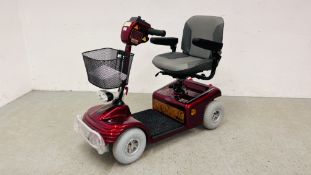 A SHOPRIDER DELUXE MOBILITY SCOOTER COMPLETE WITH CHARGER AND KEYS (PURCHASED 2022) - SOLD AS SEEN