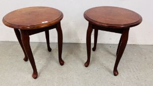 A PAIR OF REPRODUCTION CIRCULAR TOP LAMP TABLES