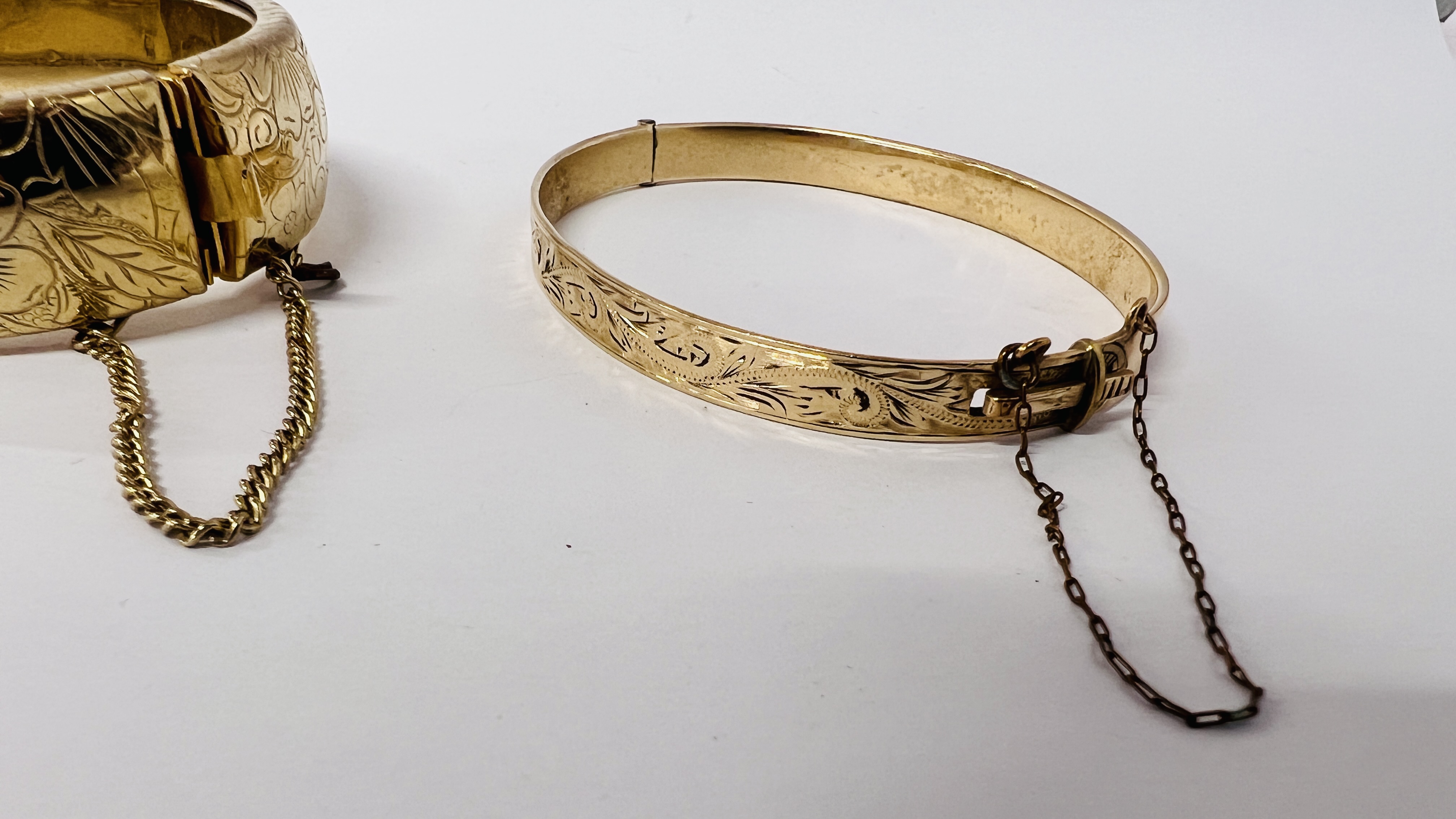 TWO GOLD TONE HINGED BANGLES. - Image 5 of 9