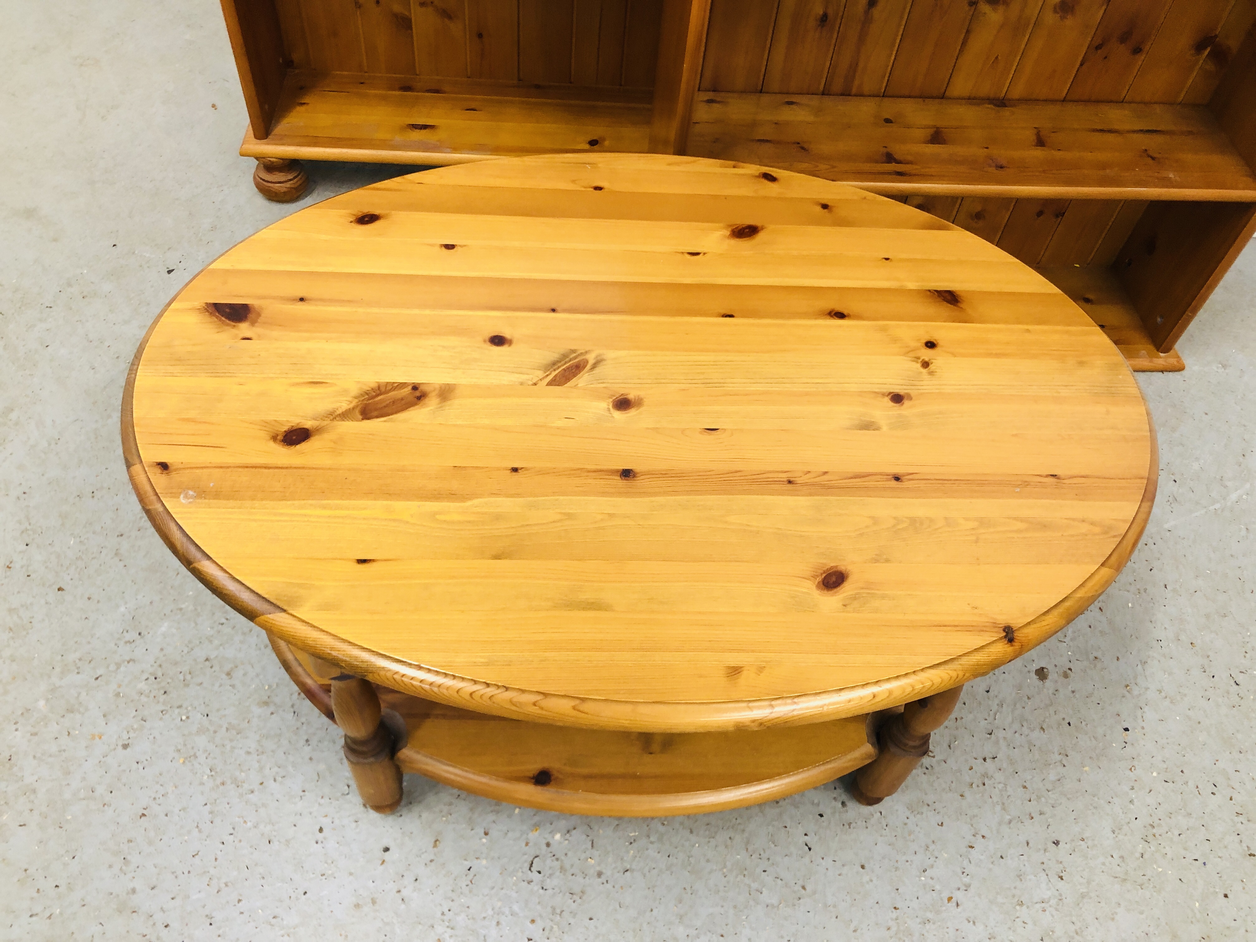 A MODERN HONEY PINE OVAL 2 TIER COFFEE TABLE W 66CM X D 90CM X H 45CM ALONG WITH 2 HONEY PINE - Image 2 of 6
