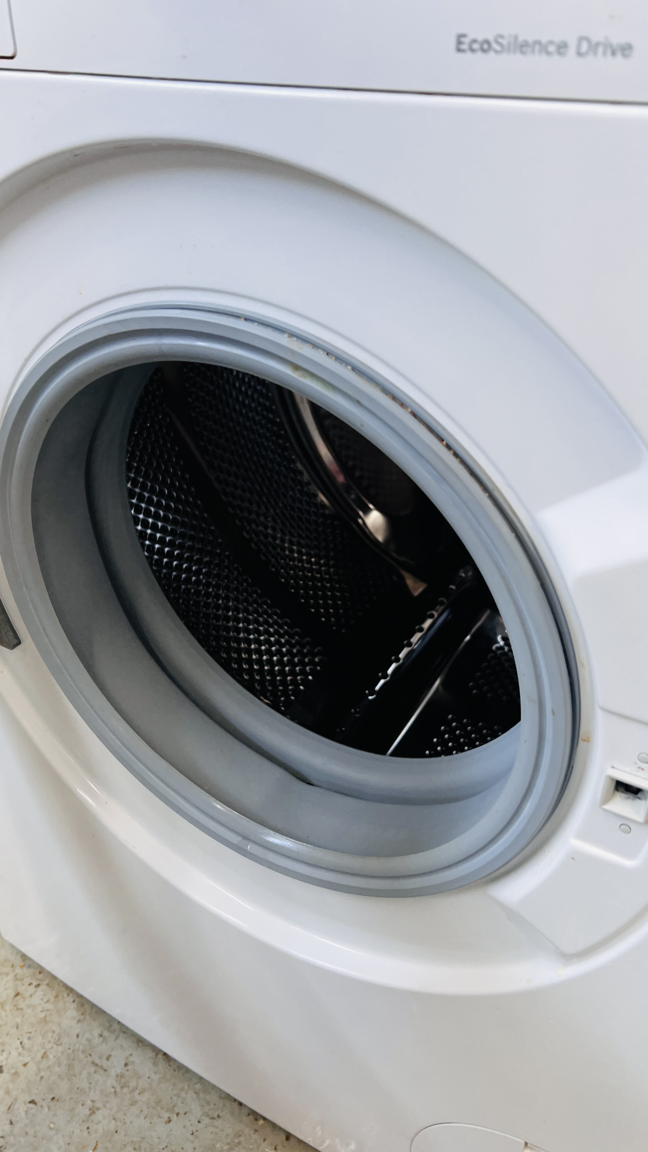 A BOSCH SERI 4 VARIOPERFECT ECO SILENCE DRIVE WASHING MACHINE - SOLD AS SEEN. - Image 7 of 10
