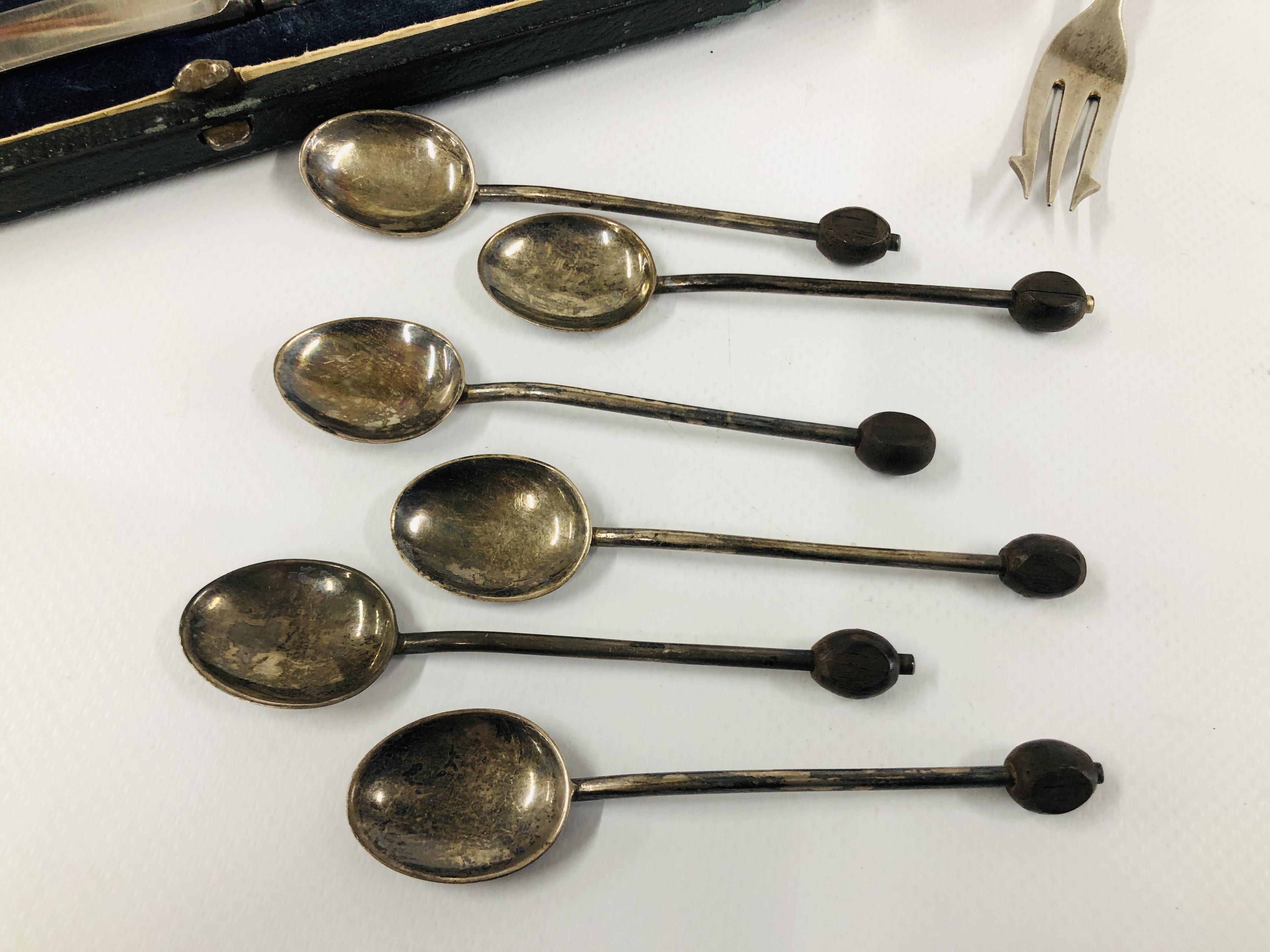 A CASED SET OF SIX SILVER HANDLED BUTTER KNIVES, SIX SILVER COFFEE BEAN SPOONS, BIRMINGHAM ASSAY, - Image 2 of 9