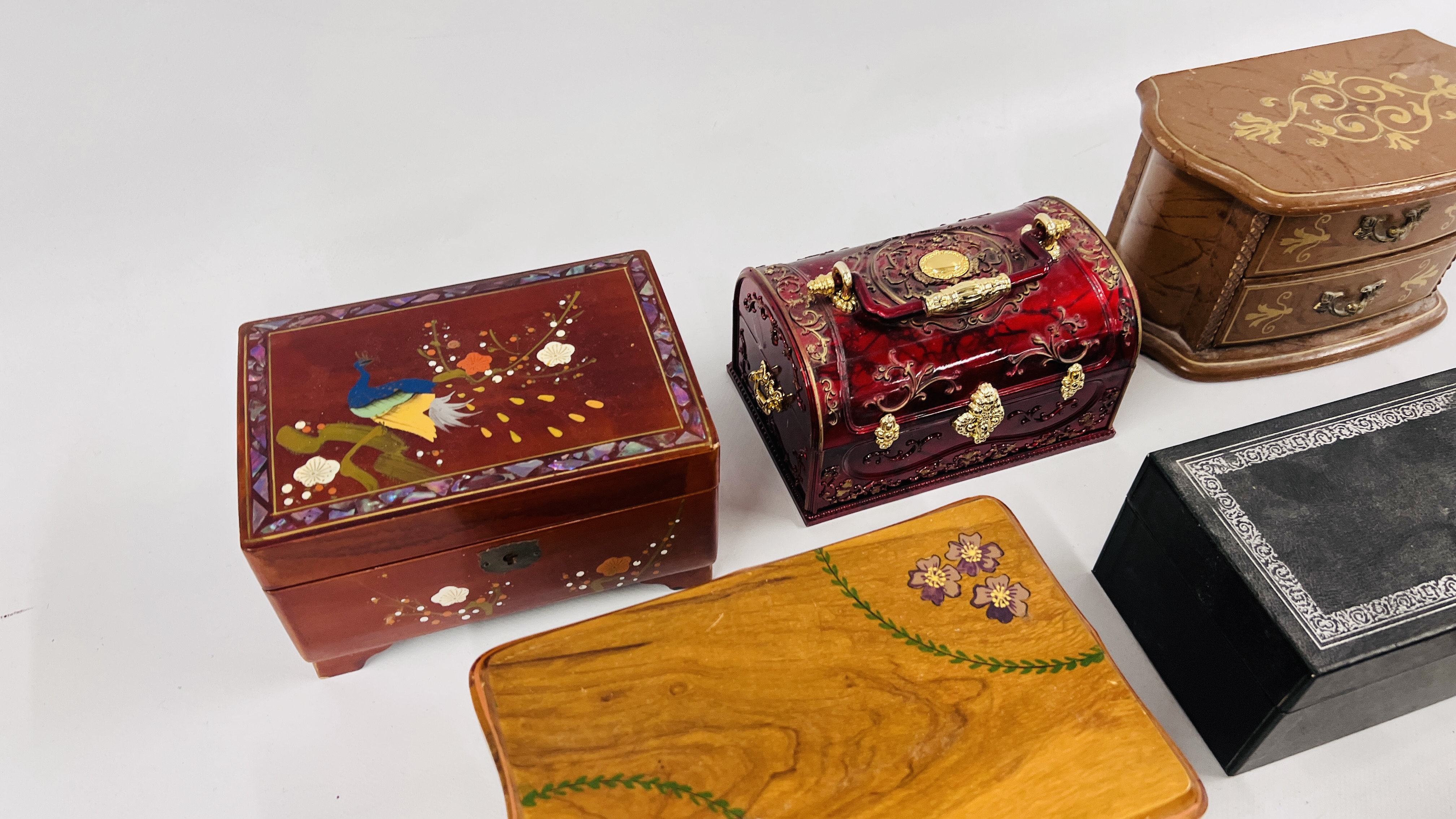 7 X ASSORTED JEWELLERY BOXES TO INCLUDE ORIENTAL LACQUERED EXAMPLES. - Image 6 of 7