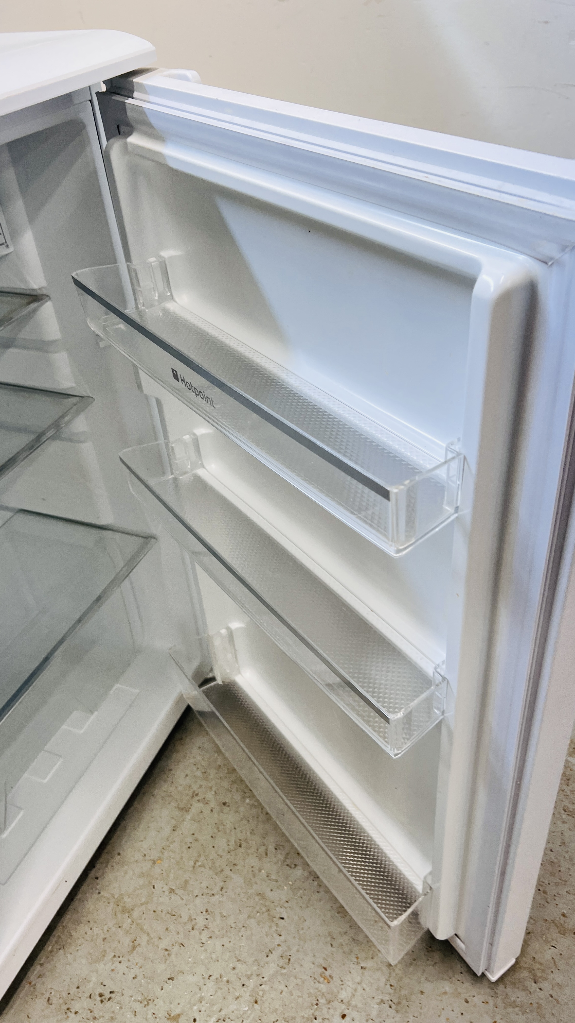 A HOTPOINT UNDER COUNTER FREEZER - SOLD AS SEEN. - Image 4 of 8