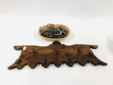 A VINTAGE WALL HANGING WOODSLICE SEVEN HOOK UTENSIL DISPLAY ALONG WITH A QUANTITY OF VARIOUS HOOKS