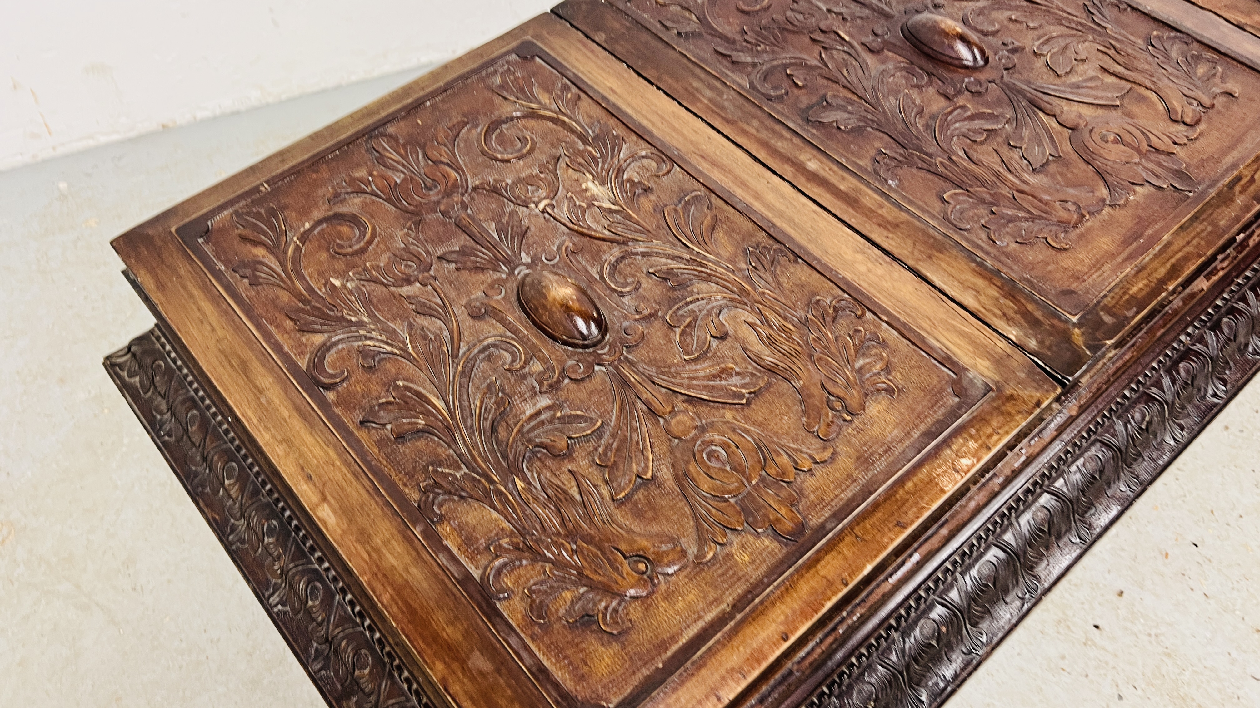 A CARVED VINTAGE THREE PANELLED TOP LOW CHEST, W 135CM, D 66CM, H 42CM WITH EACH LID BEING 40. - Image 6 of 13