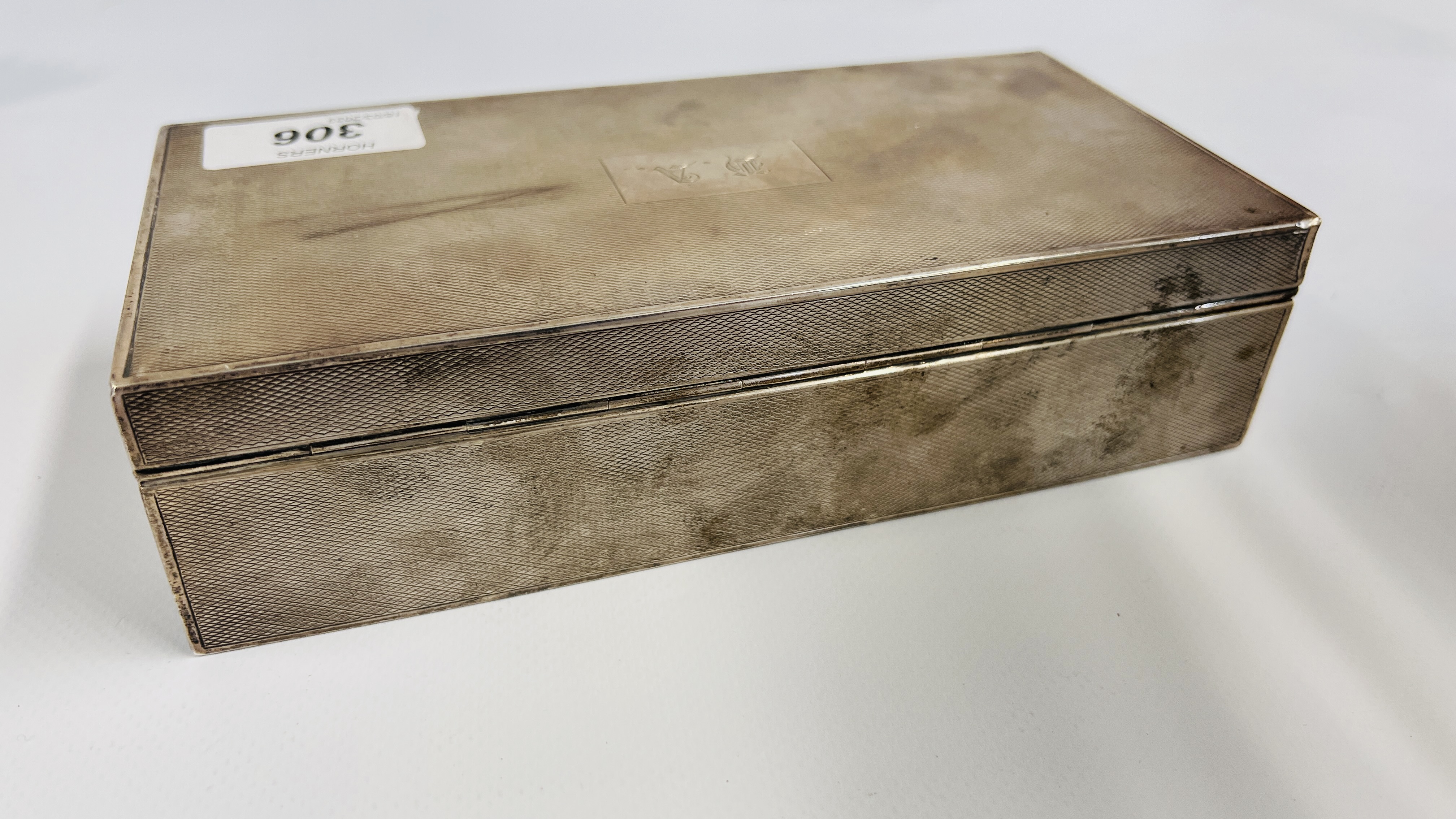 A SILVER CIGARETTE BOX, ENGINE-TURNED DECORATION, LONDON ASSAY, - Image 6 of 8
