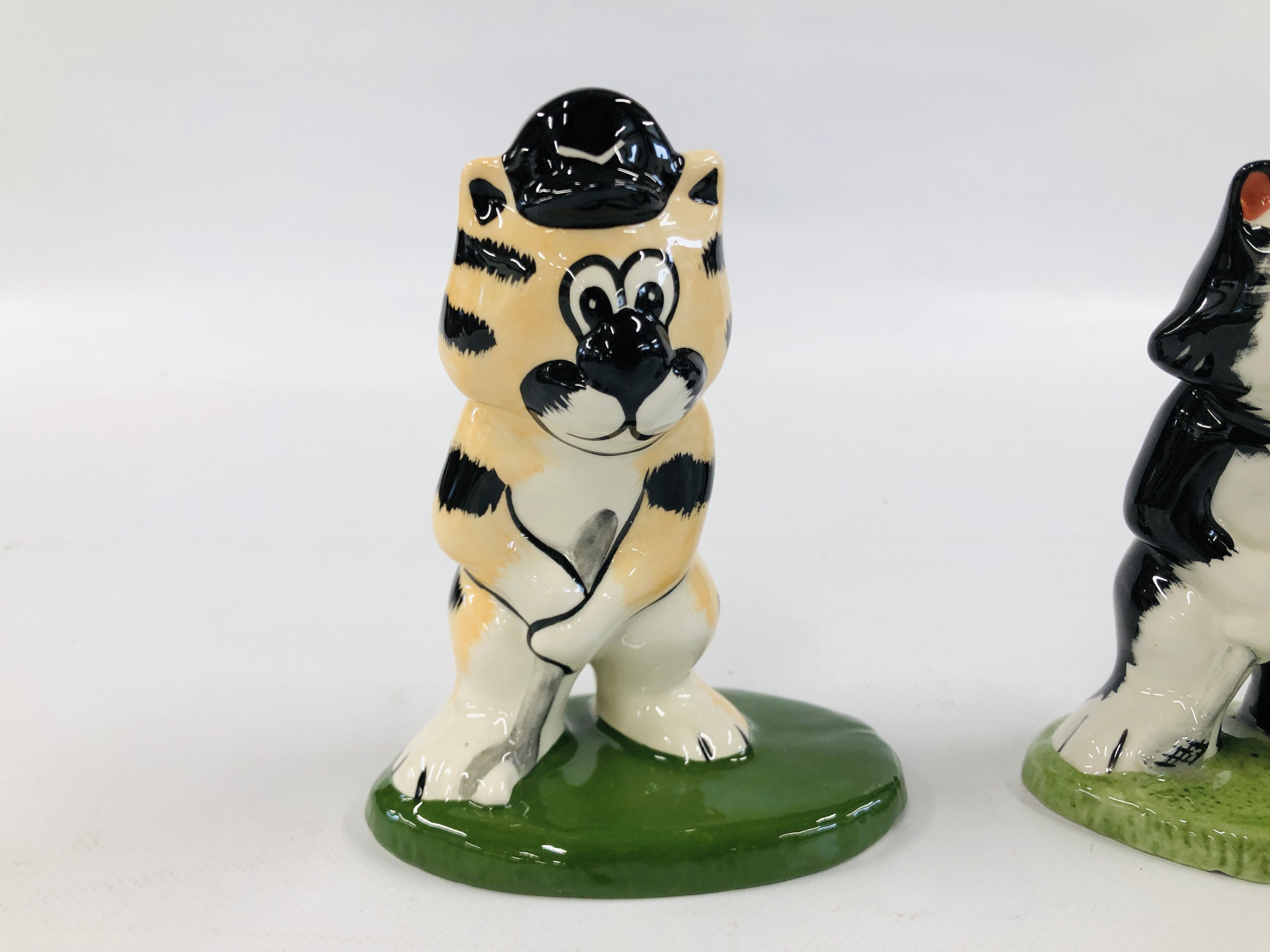 TWO LORNA BAILEY GOLFING CAT FIGURES TO INCLUDE TIGER (HEIGHT 14CM.) AND TOM AND JERRY (HEIGHT 14CM. - Image 3 of 6