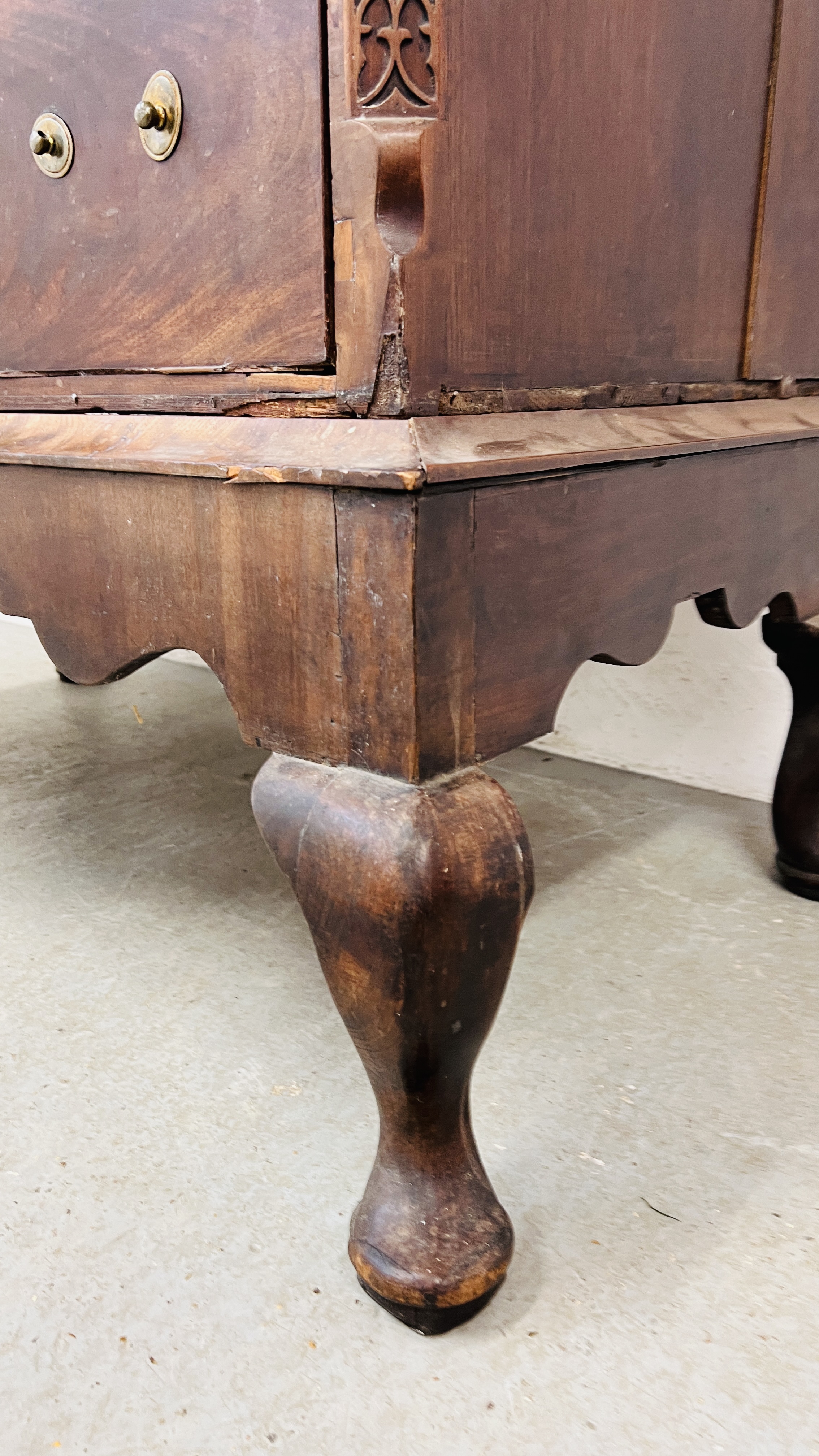 AN ANTIQUE MAHOGANY THREE OVER THREE DRAWER CHEST ON SPLAYED LEG, - Image 5 of 15