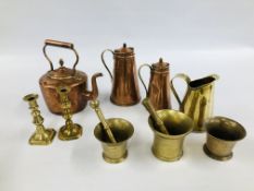 A GROUP OF ASSORTED VINTAGE METAL WARE TO INCLUDE COPPER KETTLE,