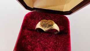 A VINTAGE 9CT GOLD LOVE HEART RING.
