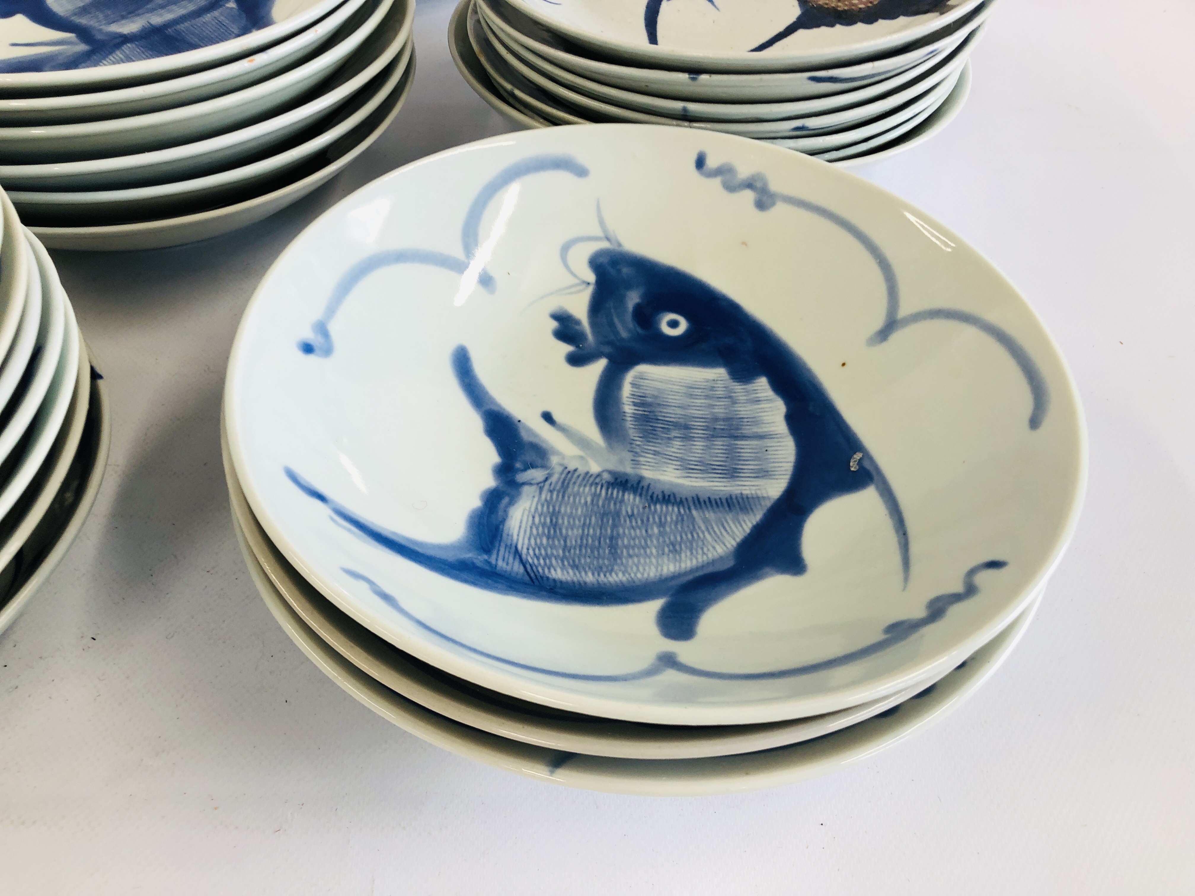 A GROUP OF CHINESE BLUE AND WHITE PLATES AND DISHES DECORATED WITH A FISH SYMBOL ALONG WITH A - Image 2 of 14