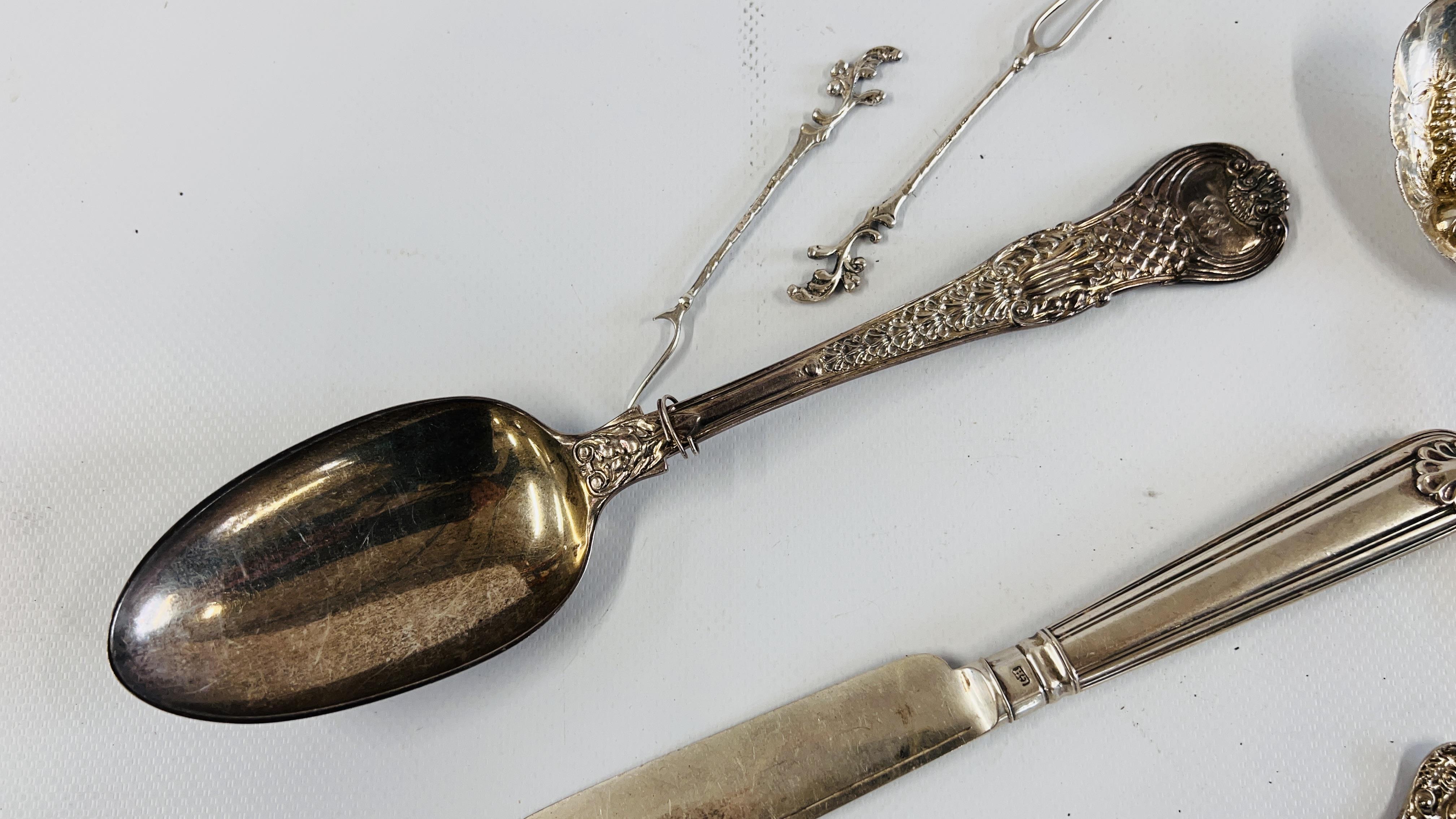 3 VARIOUS SILVER FRUIT SPOONS, GEORGIAN AND LATER, ALONG WITH CAKE KNIFE, SHEFFIELD ASSAY, - Image 7 of 8