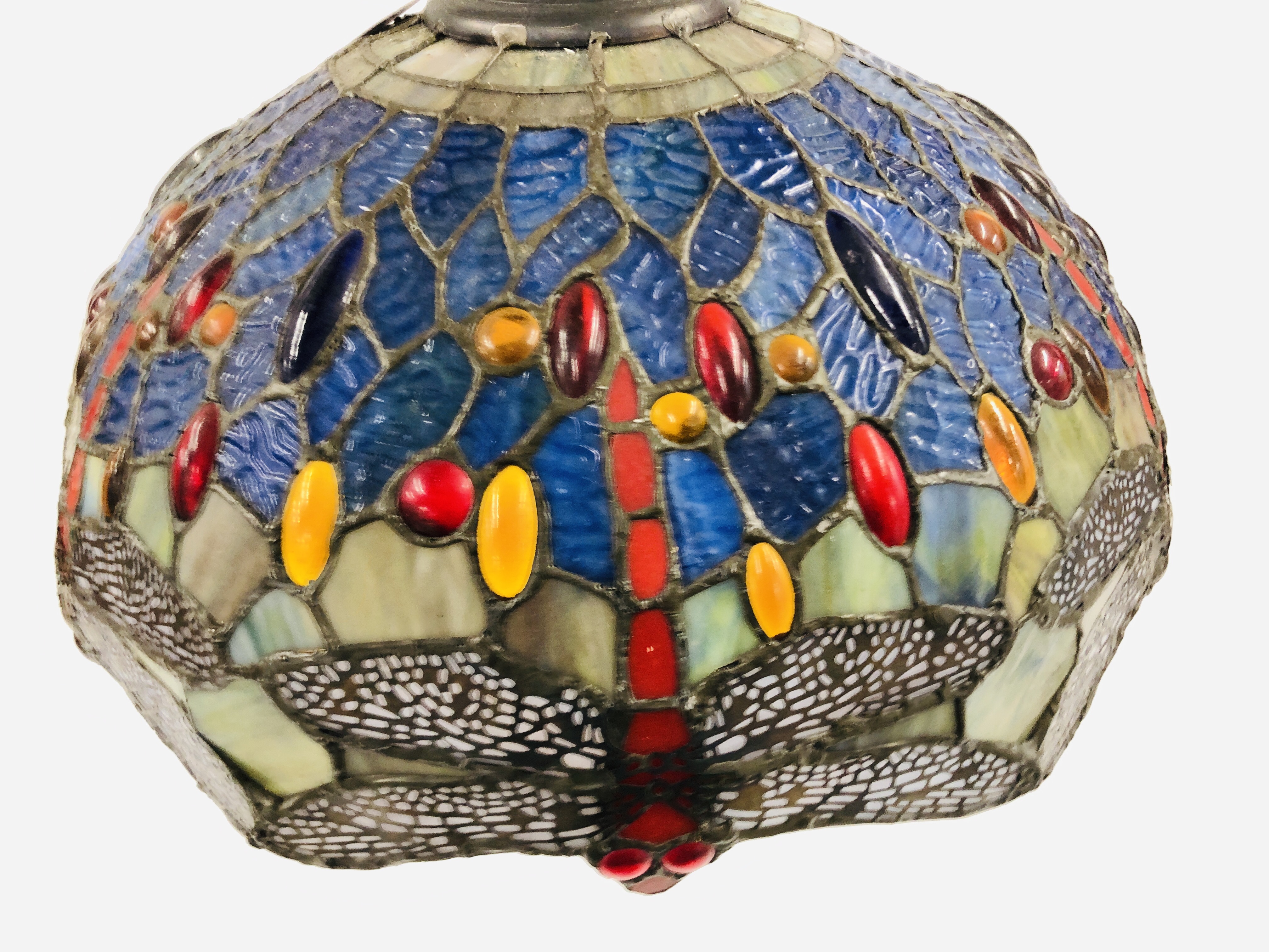 A TIFFANY STYLE STAINED GLASS DRAGONFLY CEILING LIGHT DIA. 40CM. - Image 4 of 7