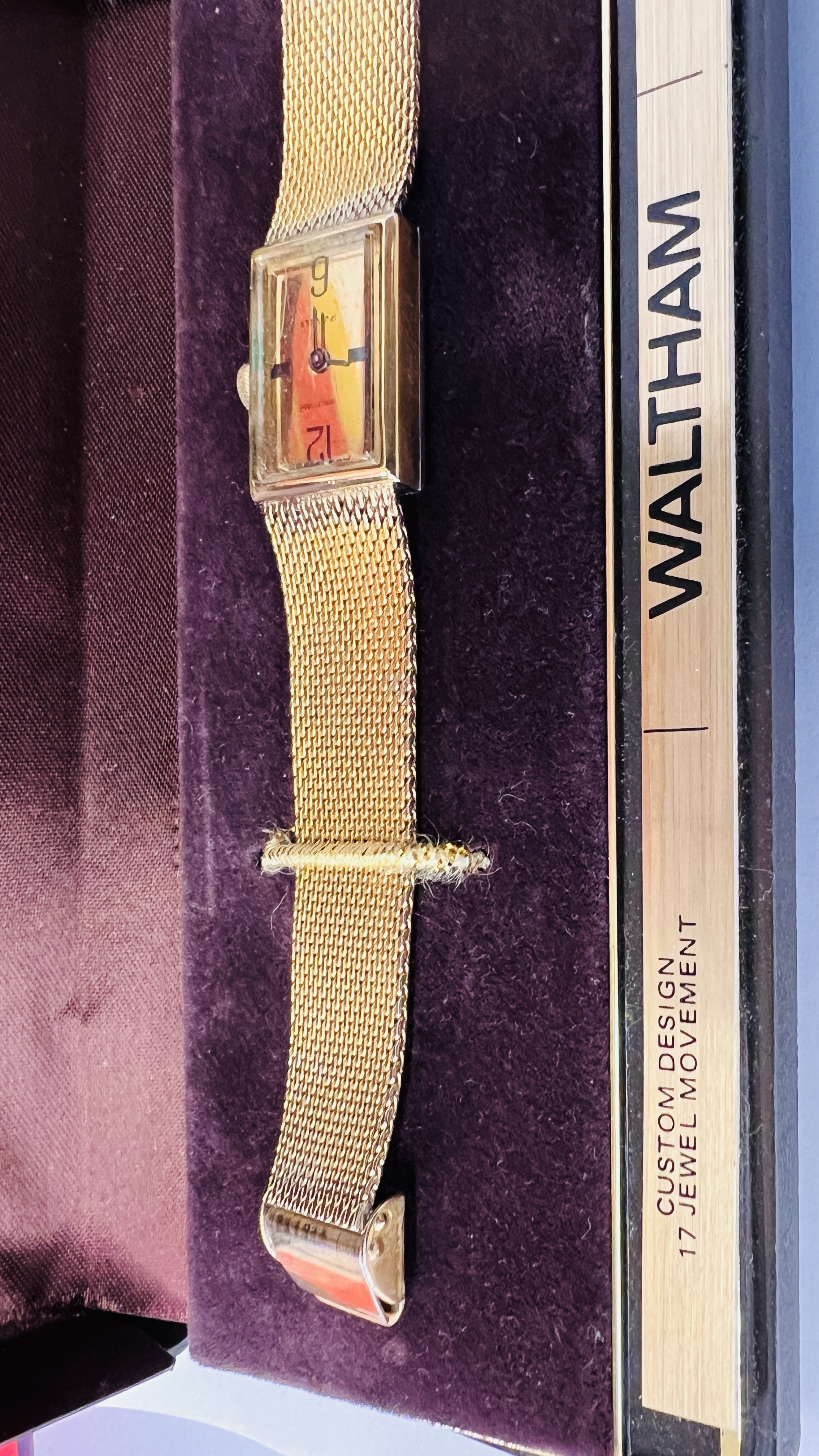 A VINTAGE GENT'S WRIST WATCH MARKED "WALTHAM" IN ORIGINAL BOX WITH WATCH OWNERS GUIDE. - Image 5 of 6