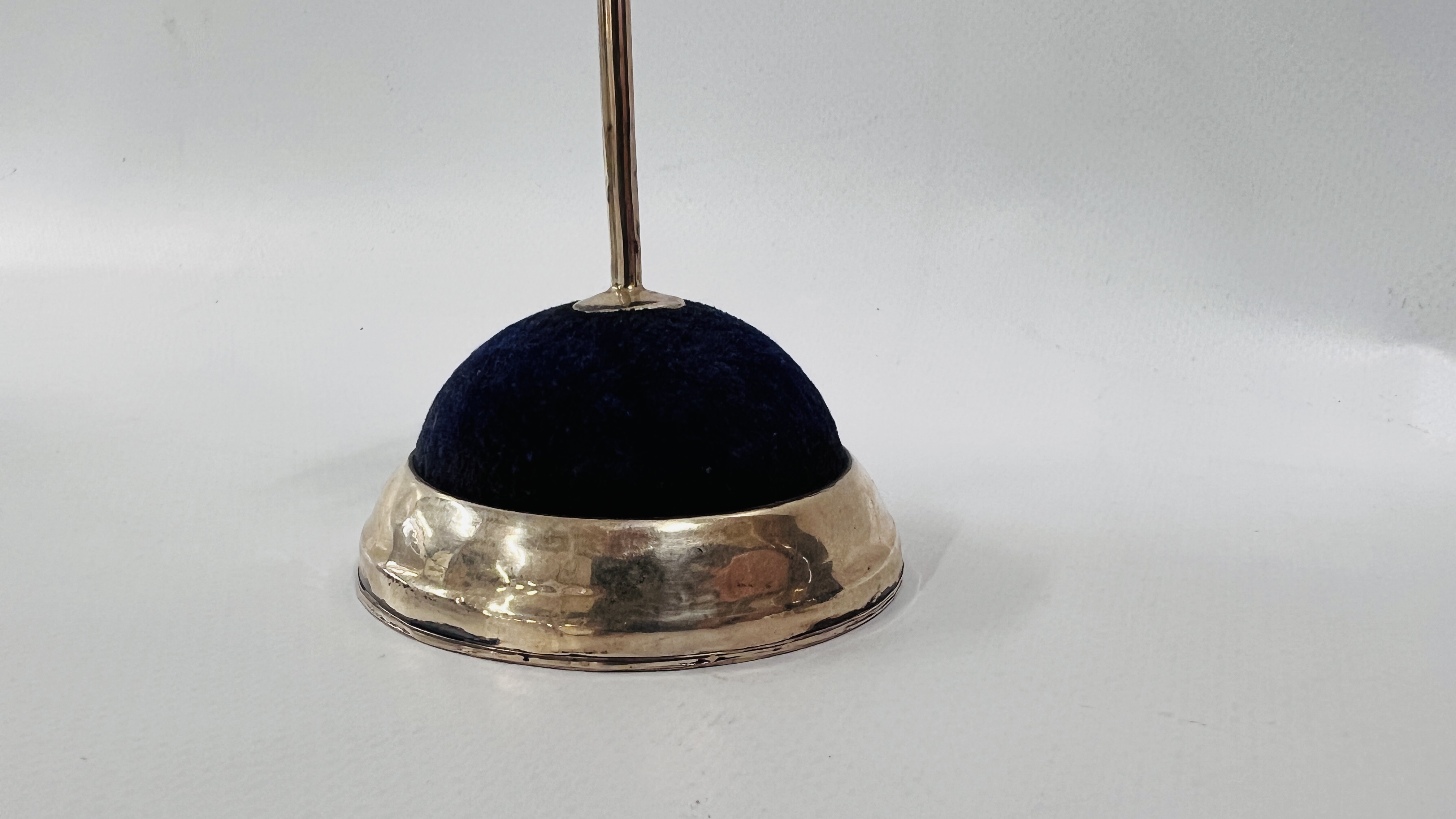 AN ANTIQUE SCOTTISH INSPIRED SILVER HAT PIN STAND, THE FINIAL SET WITH AN AMETHYST COLOURED STONE, - Image 5 of 6