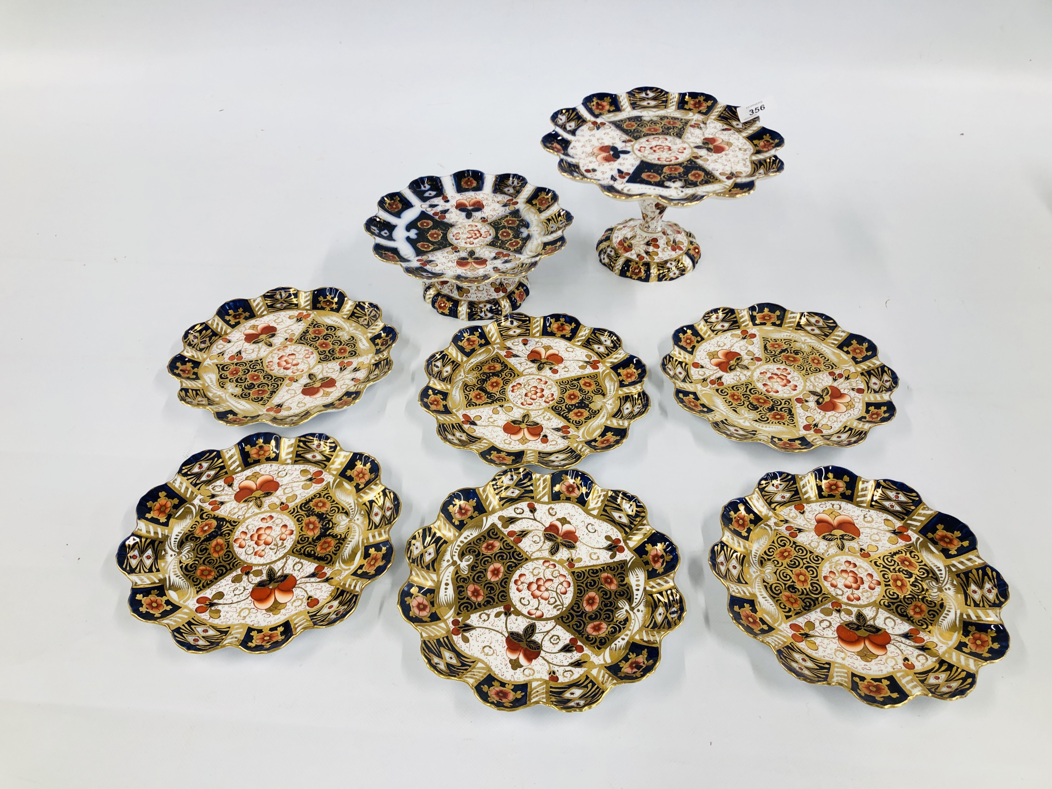 POINTON'S DESERT WARES DECORATED IN THE IMARI PALETTE TO CONSIST OF TWO GRADUATED TAZA'S,