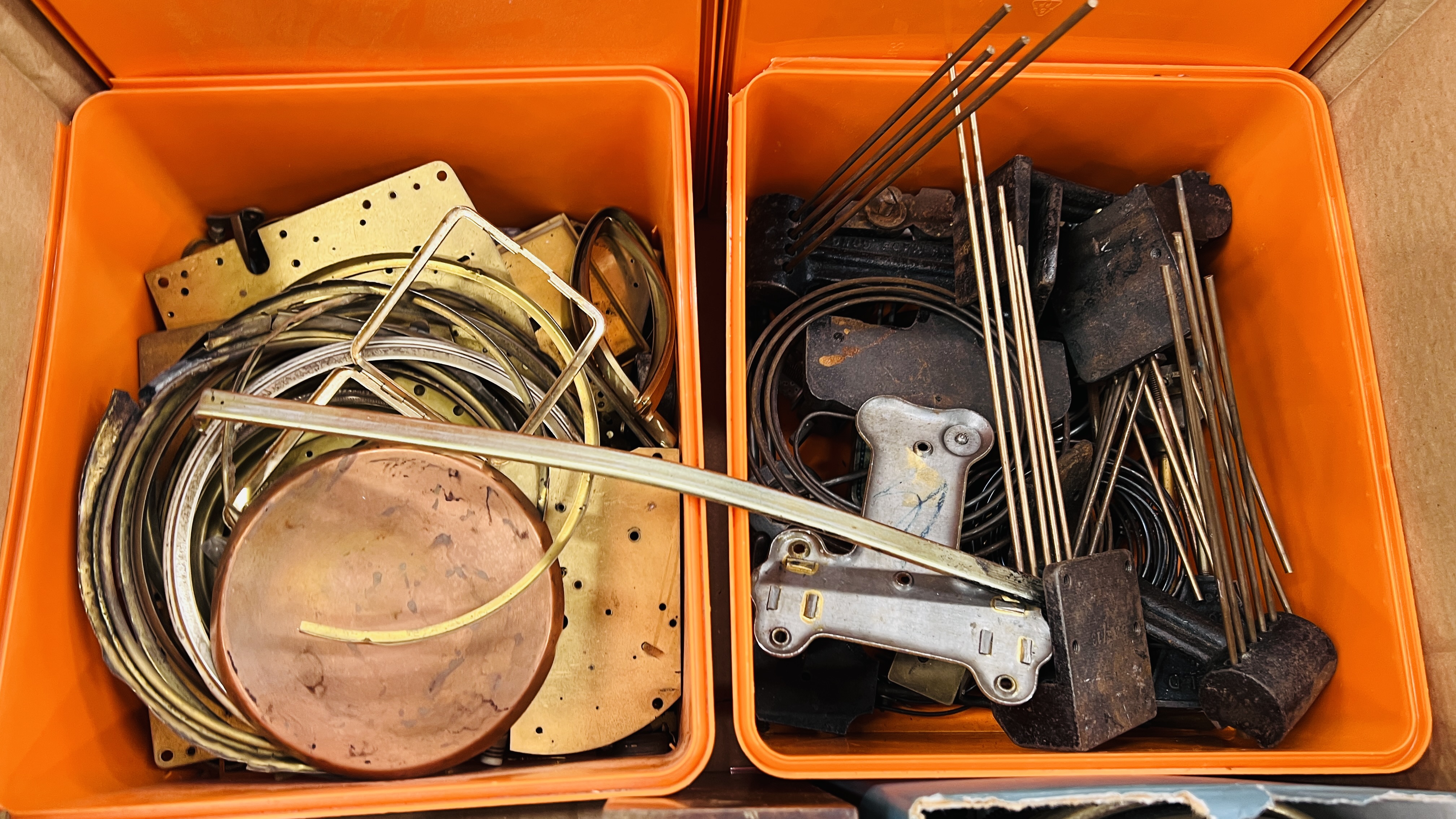 3 X BOXES OF ASSORTED MODERN & VINTAGE CLOCK PARTS & ACCESSORIES TO INCLUDE CLOCK GLASSES, HANDS, - Image 3 of 11