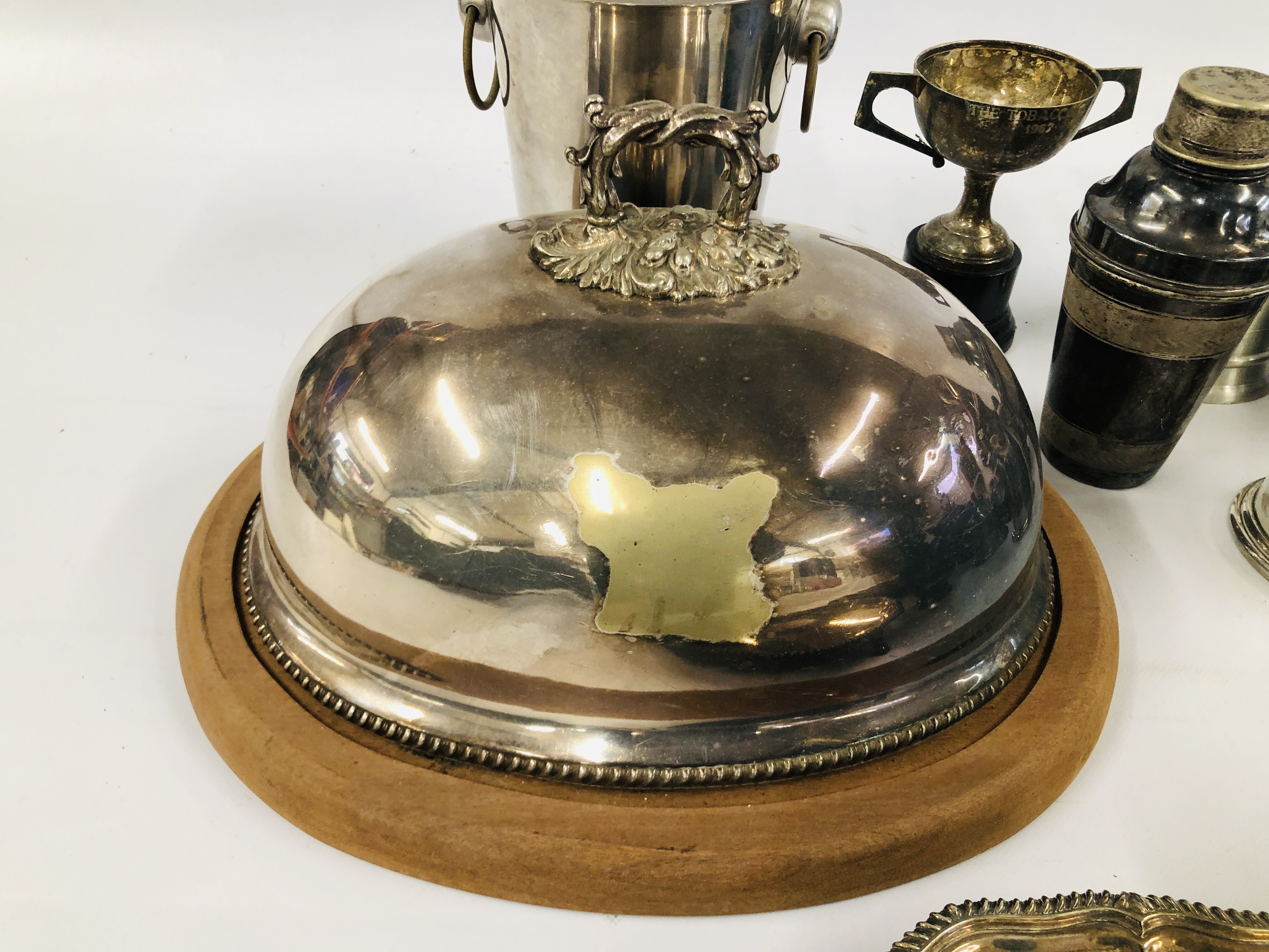 TWO BOXES OF ASSORTED PLATED WARE TO INCLUDE A COCKTAIL SHAKER, TROPHY CUPS AND TANKARDS, - Image 8 of 10