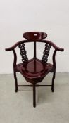 A GOOD QUALITY HARD WOOD ORIENTAL CORNER CHAIR WITH DECORATIVE CARVING.