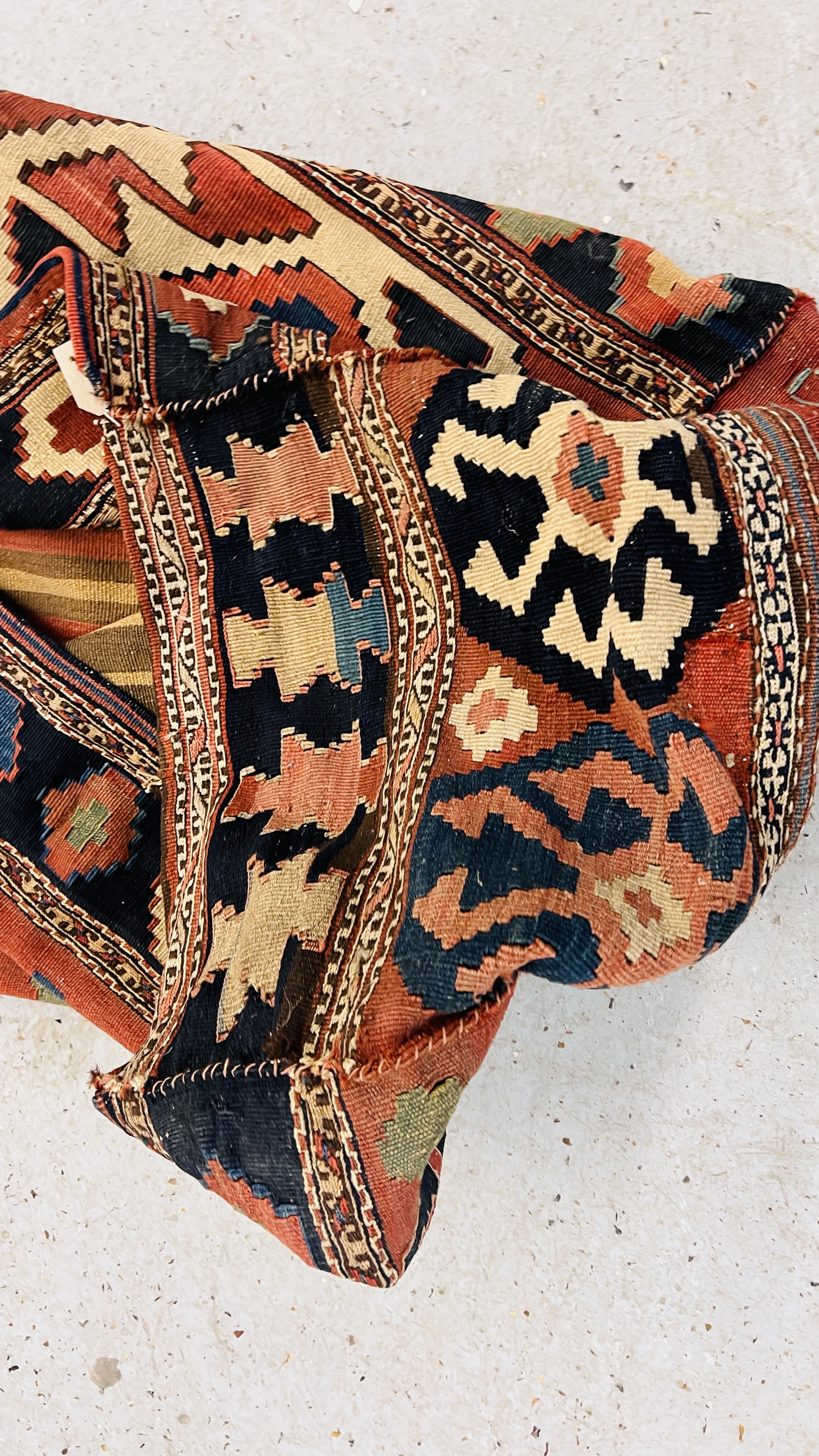 A FLAT WEAVE NOMAD BAG ON A DARK BLUE FIELD. - Image 5 of 6