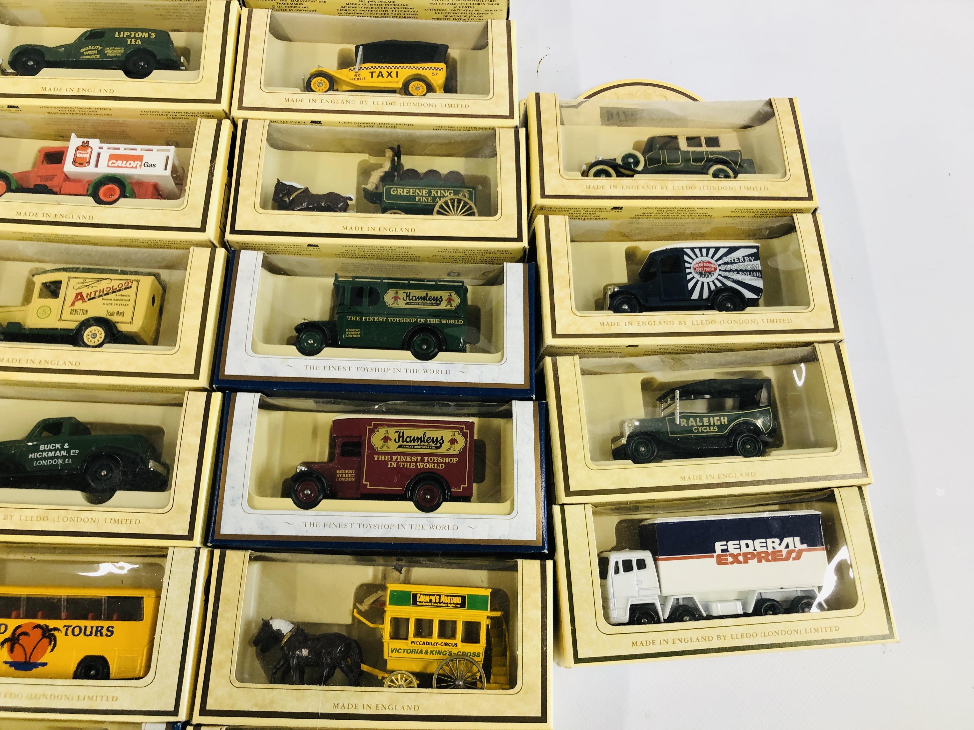 BOX OF DI-CAST MODEL VEHICLES TO INCLUDE BOXED LLEDO EXAMPLES ETC. - Image 4 of 6