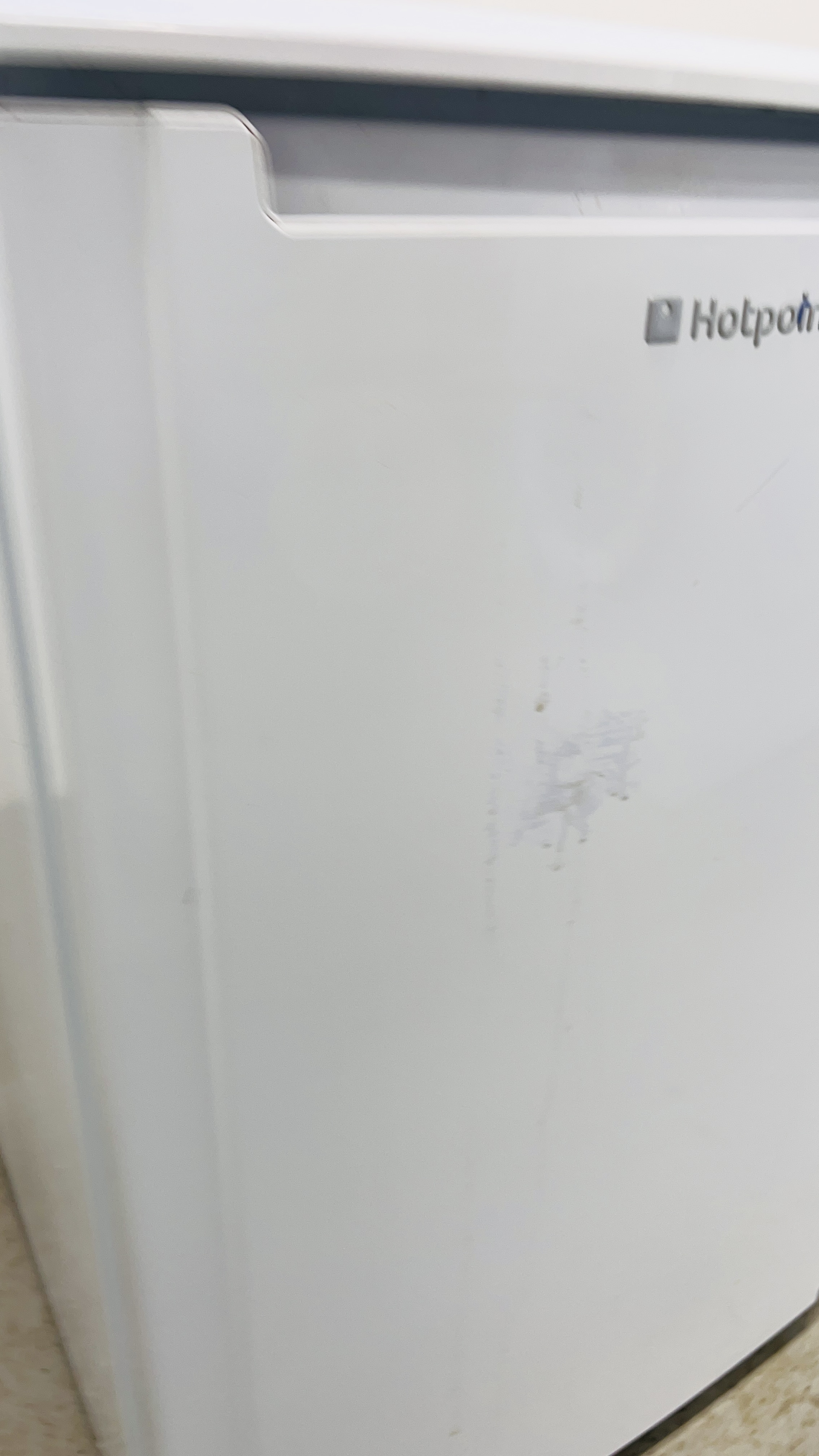 A HOTPOINT UNDER COUNTER FREEZER - SOLD AS SEEN. - Image 5 of 8
