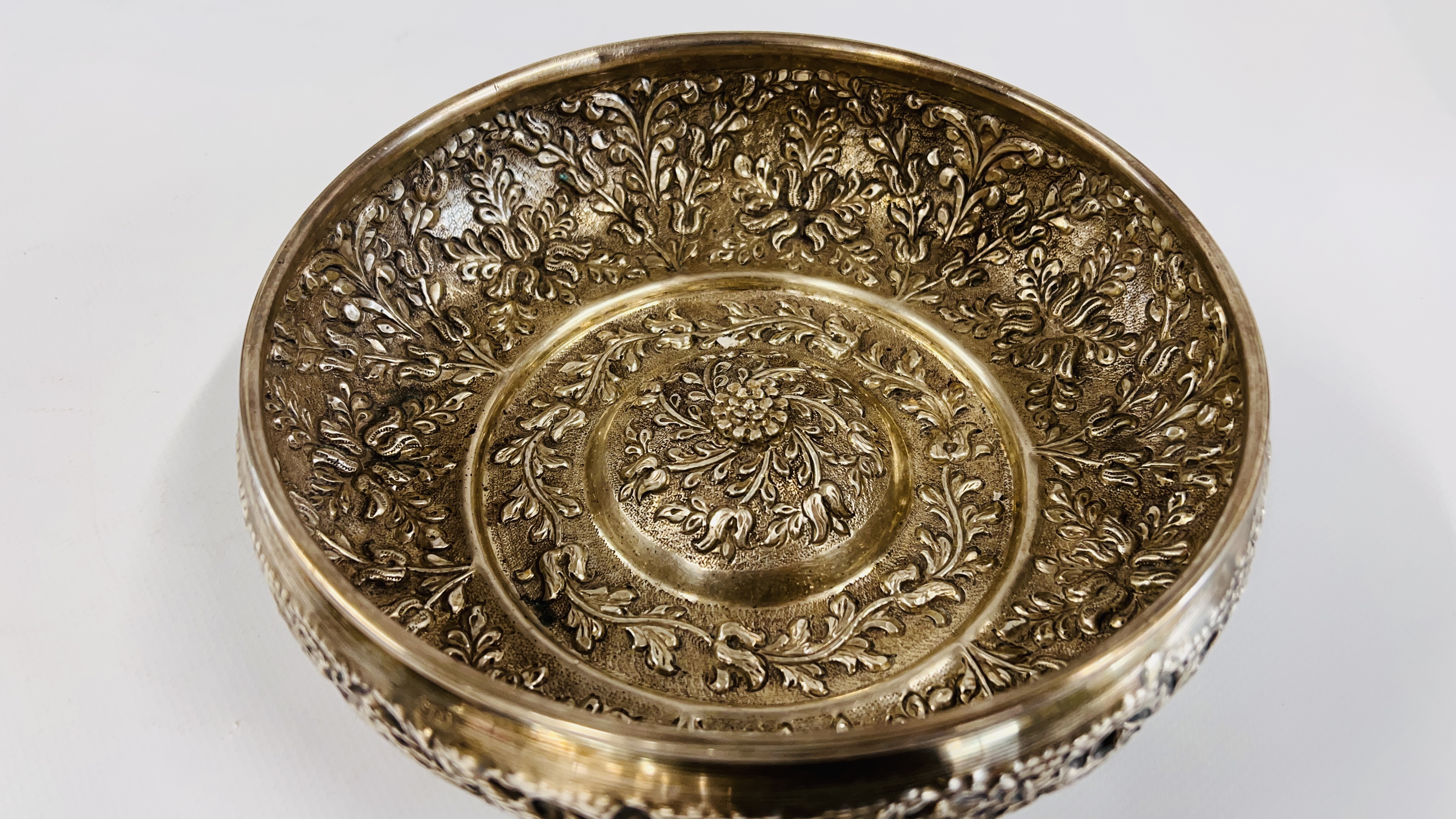 AN EASTERN OTTOMAN WHITE METAL REPOUSSED ITAMAM BOWL MARKED 900, DIA. 20CM X H. 6CM. - Image 2 of 5