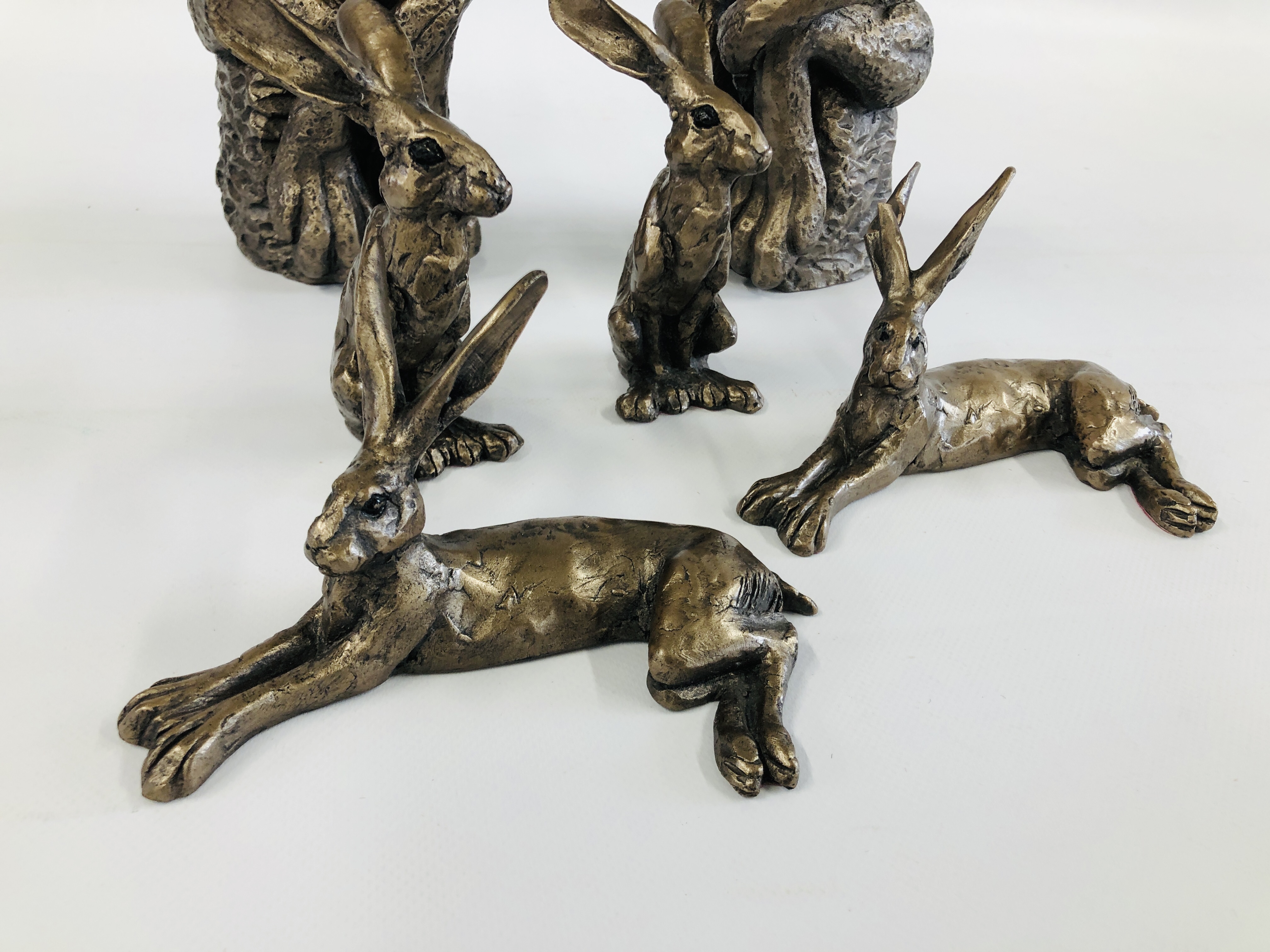THREE PAIRS OF COMPOSITE HARE SCULPTURES BY "FRITH SCULPTURE" TO INCLUDE HARVEY HARE AND THE - Image 2 of 8