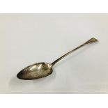 AN ANTIQUE SILVER SERVING SPOON, LONDON ASSAY MAKERS MARK I.L, LENGTH 30.5CM.