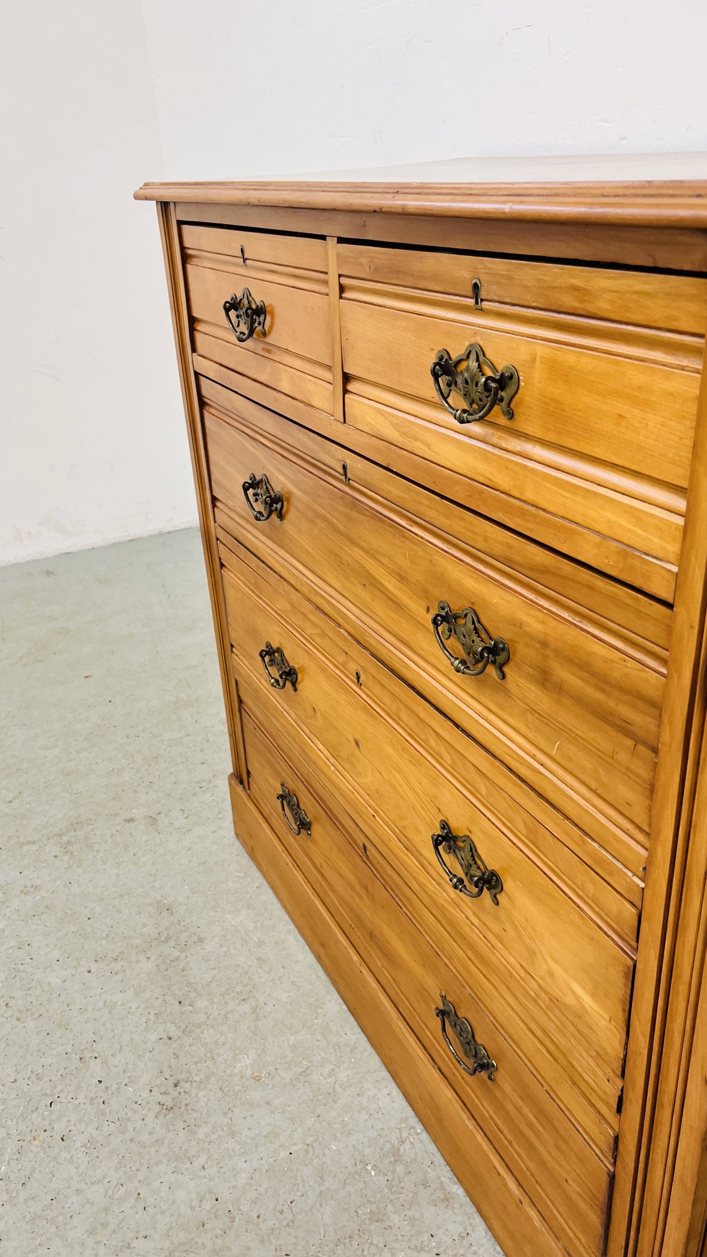 A SATINWOOD 2 OVER 3 DRAWER CHEST W 103CM X D 48CM X H 102CM. - Image 6 of 9