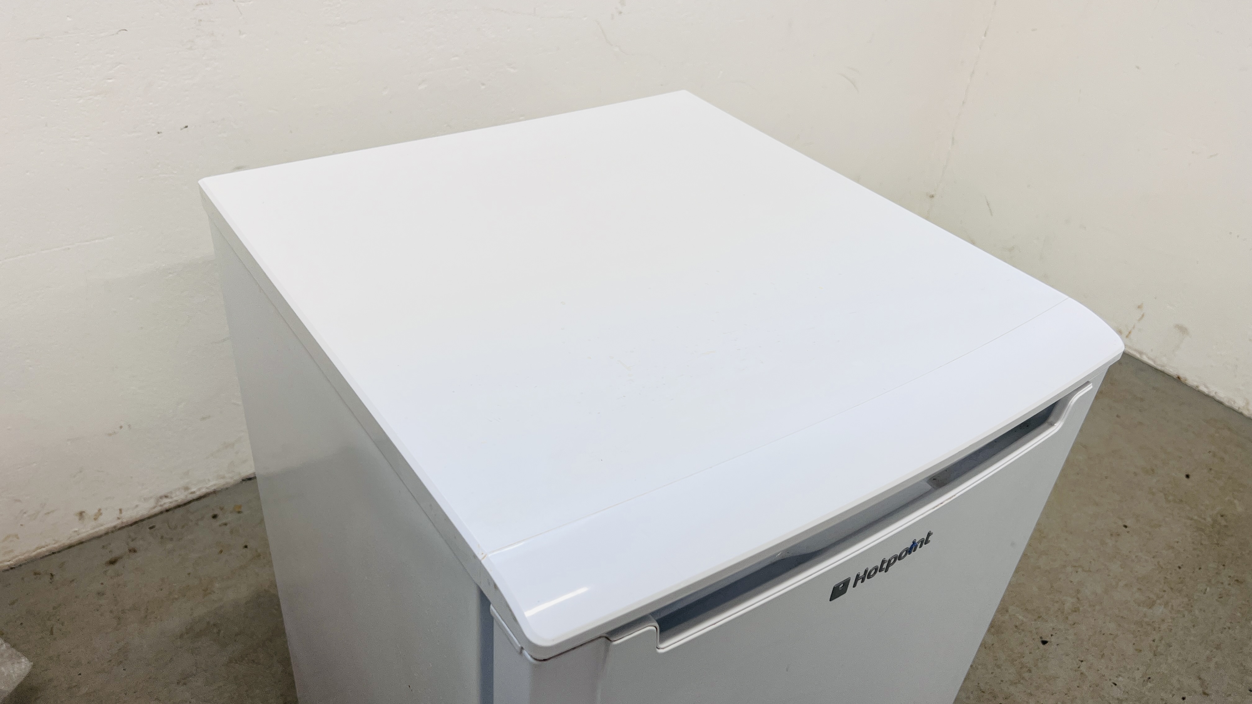 A HOTPOINT UNDER COUNTER FREEZER - SOLD AS SEEN. - Image 7 of 8